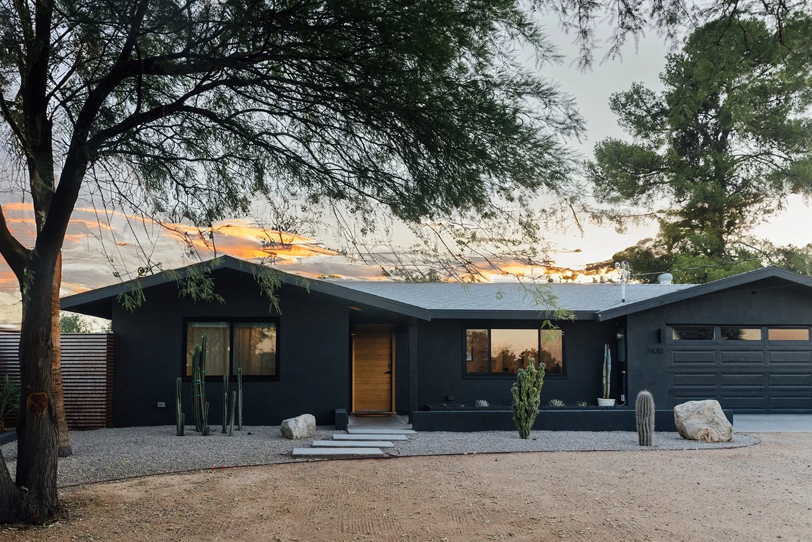 EXTERIOR_040.jpg