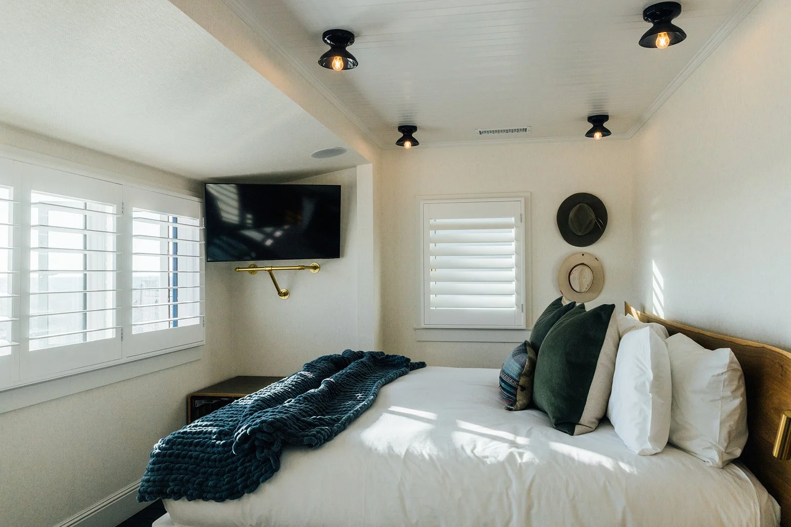 Primarybedroom_001.jpg
