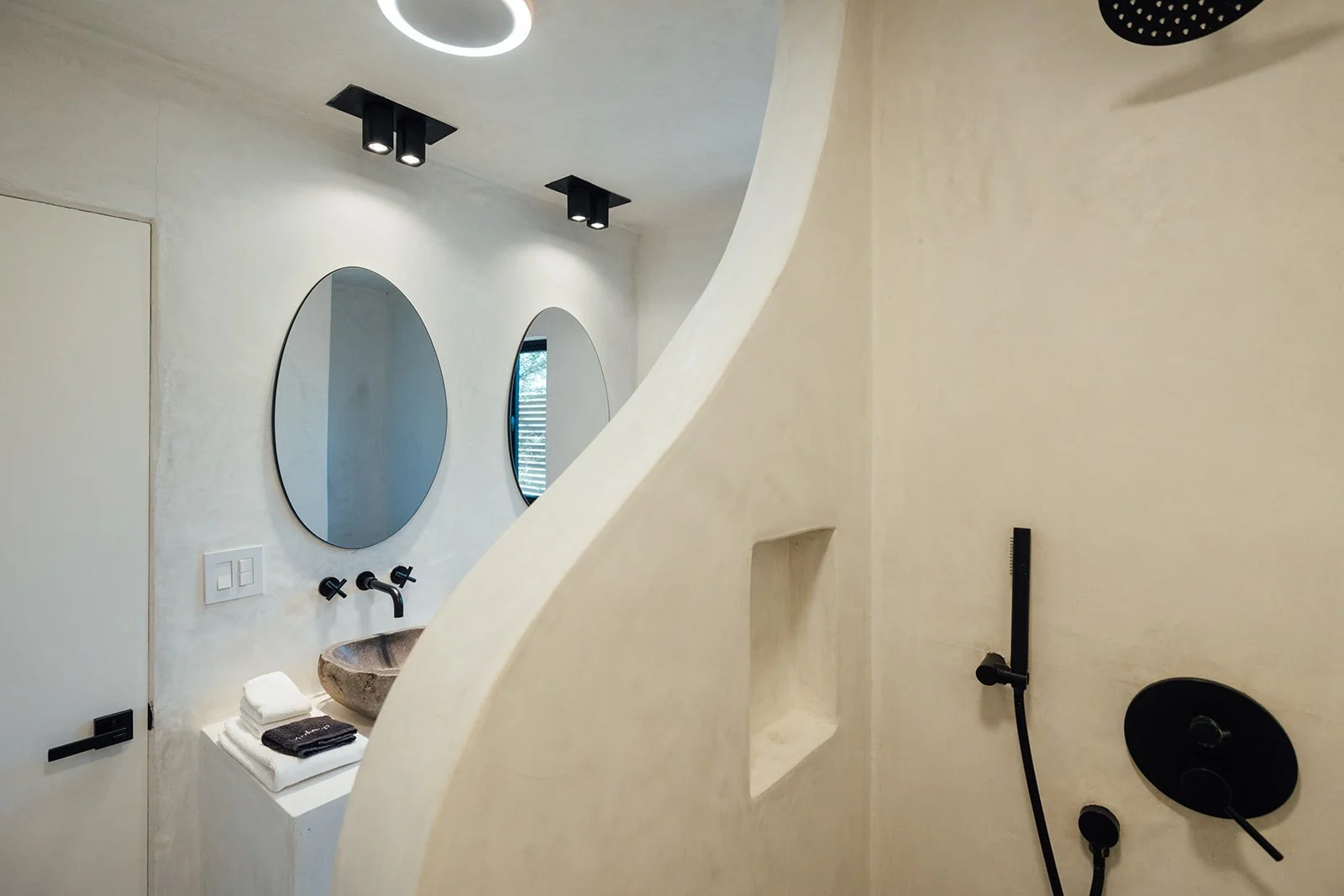 Bathroom1_005.jpg