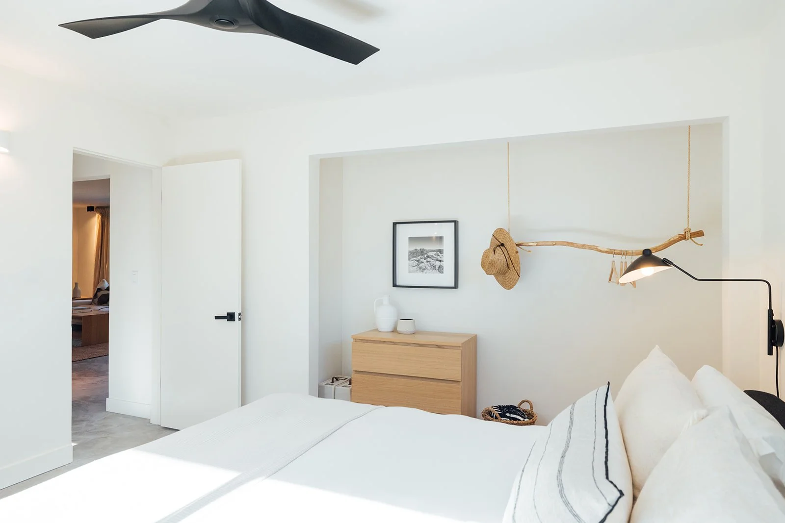 Bedroom1_004.jpg