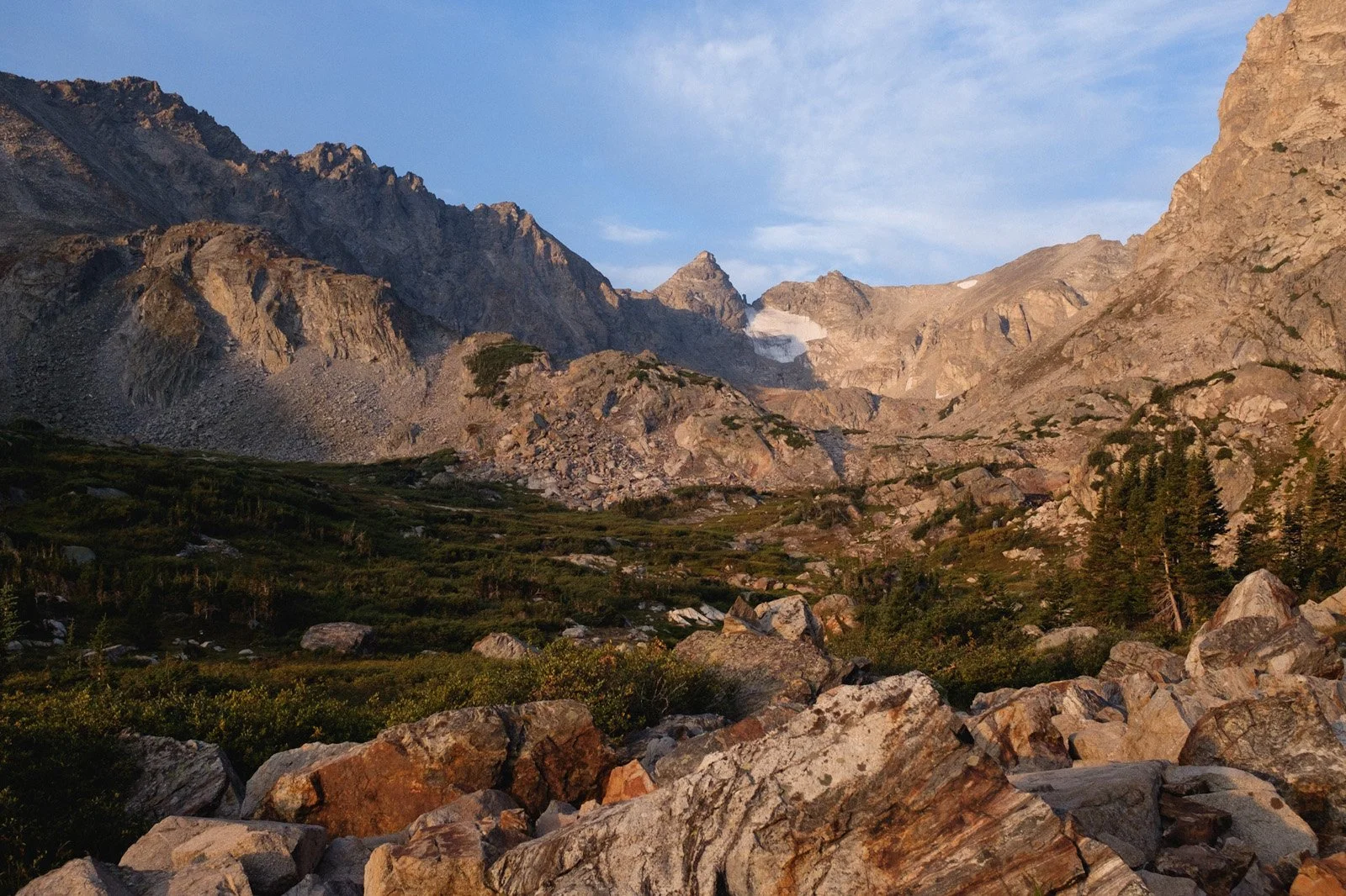 Approaching the tarn below Navajo and Shoshoni Peaks in the alpine. Straight ahead is the Isabelle Glacier (September 2021).