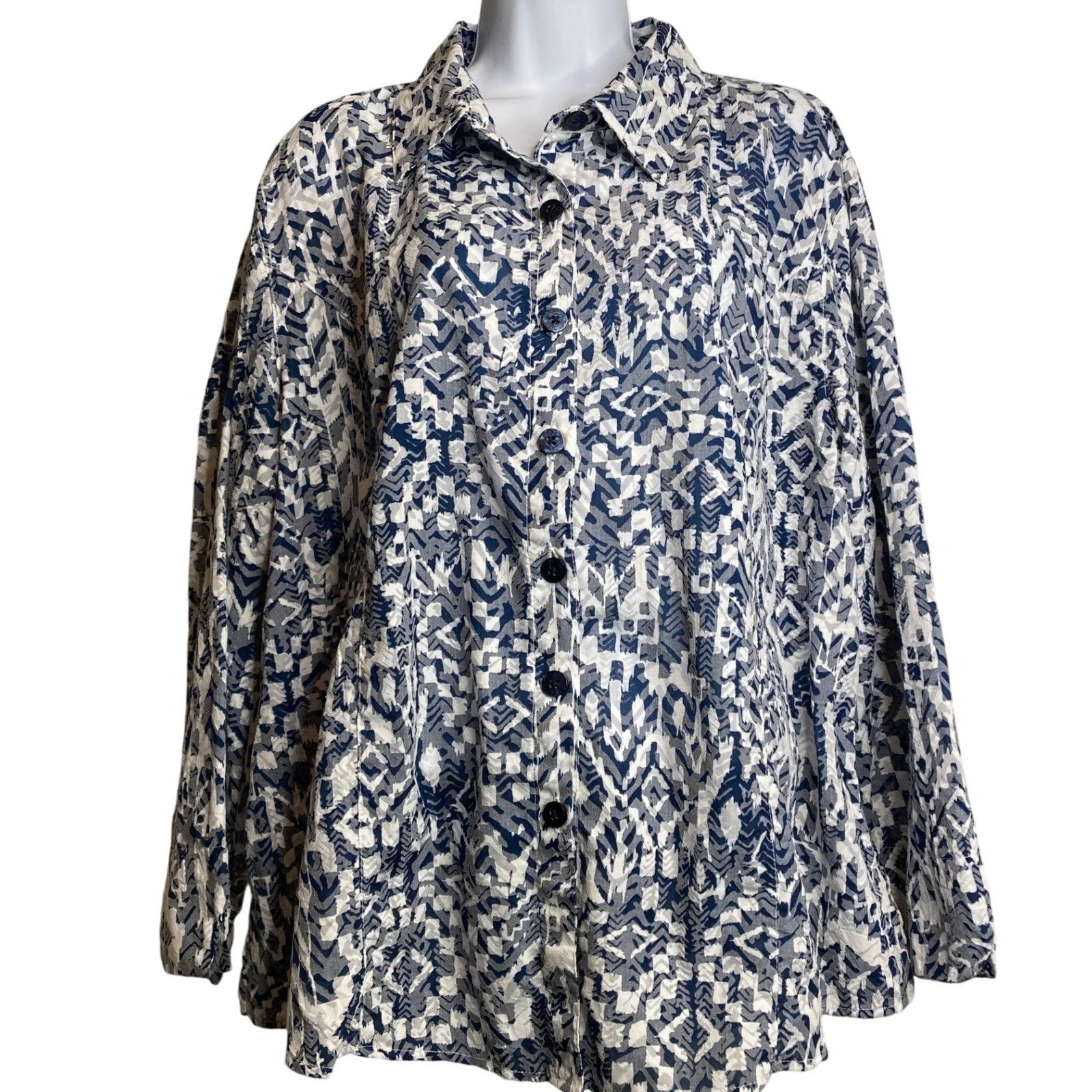 Drapers & Damons Women's Button Up Shirt Size 2X Blue White Geometric Print
