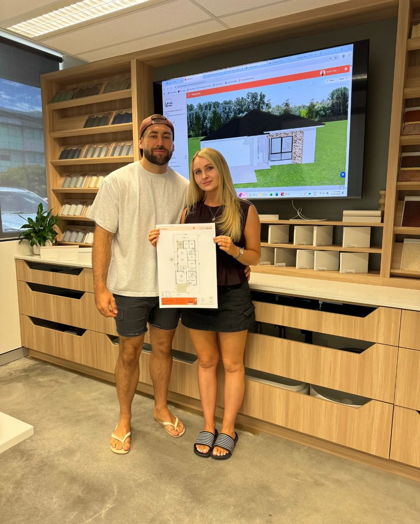 Caught Megan &amp; Mango at their pre-start 👀

They&rsquo;ve made some great selections already&hellip; matte black taps in the bathroom being a standout 🖤 Clean, modern, and always a good choice.

They&rsquo;re building in Baldivis too, which is s