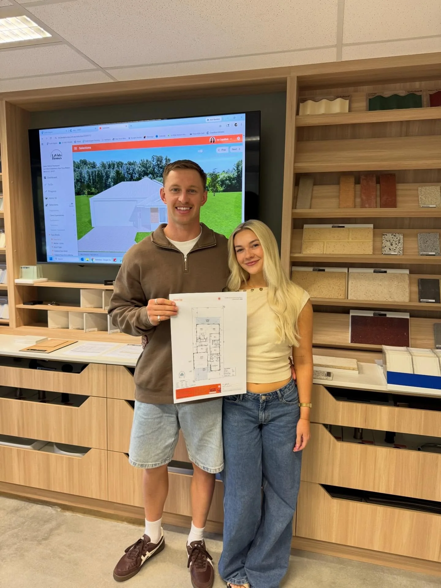Gavin &amp; Gemma came in for their Prestart yesterday and things are starting to feel very real 🏡✨

They&rsquo;ve chosen the Glow Up floorplan for their first home in Piara Waters and honestly&hellip; such a good pick 👏

Highlights: 👉 4 bedrooms 