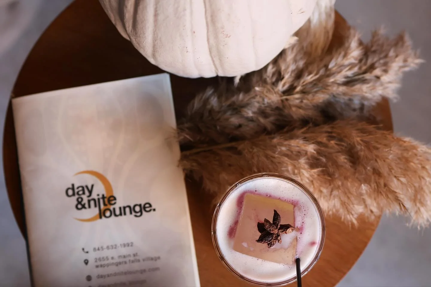 some yummy seasonal cocktails from @dayandnite_lounge to get your monday started