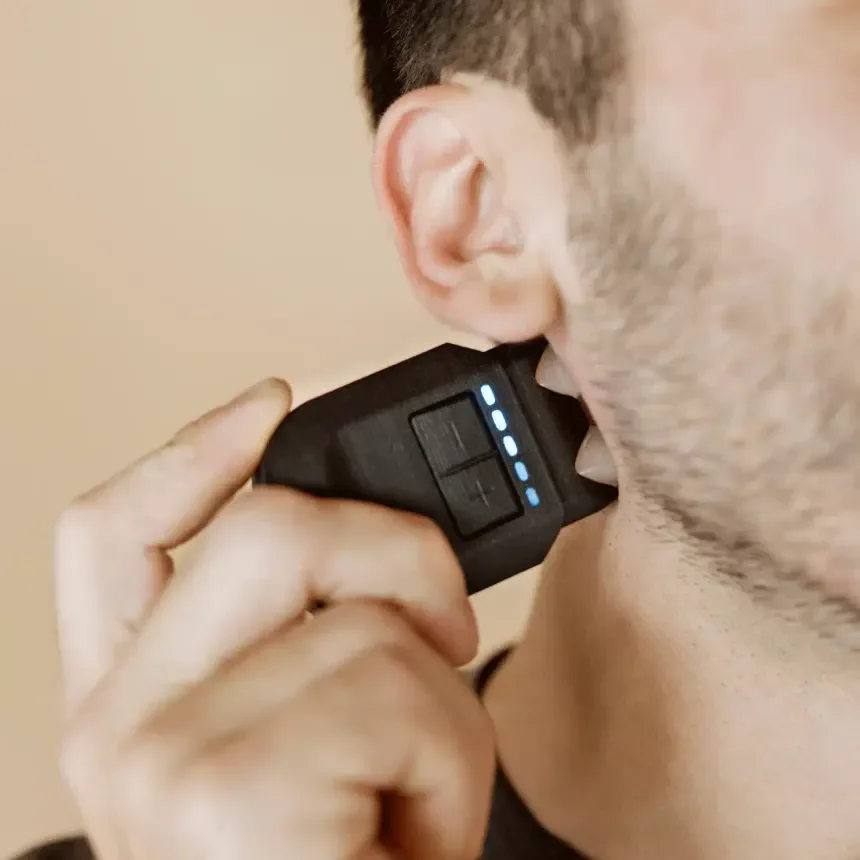 An image of the Hoolest VeReleif Prime in use.