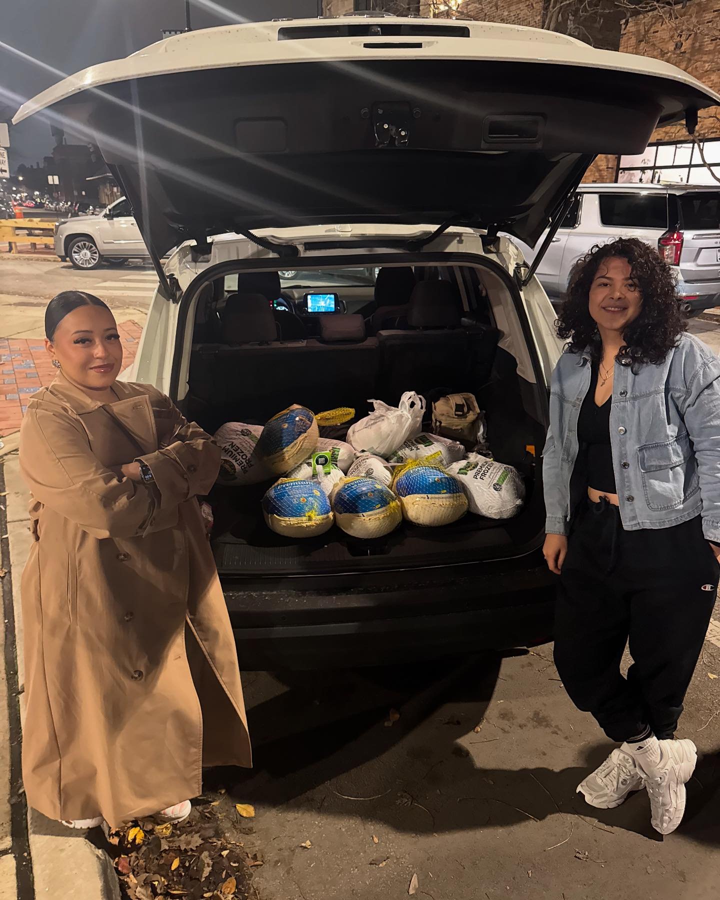 I wanna give a big shout out and thanks to @dozacutz @_therealsj for coming thru with 🦃&rsquo;s  at @vaultgallerie for the 12th annual #Exclusive773 turkey drive with @lyricalemonade @themuralmovement @gratitudechicago  powered by @drinkmonaco @moet
