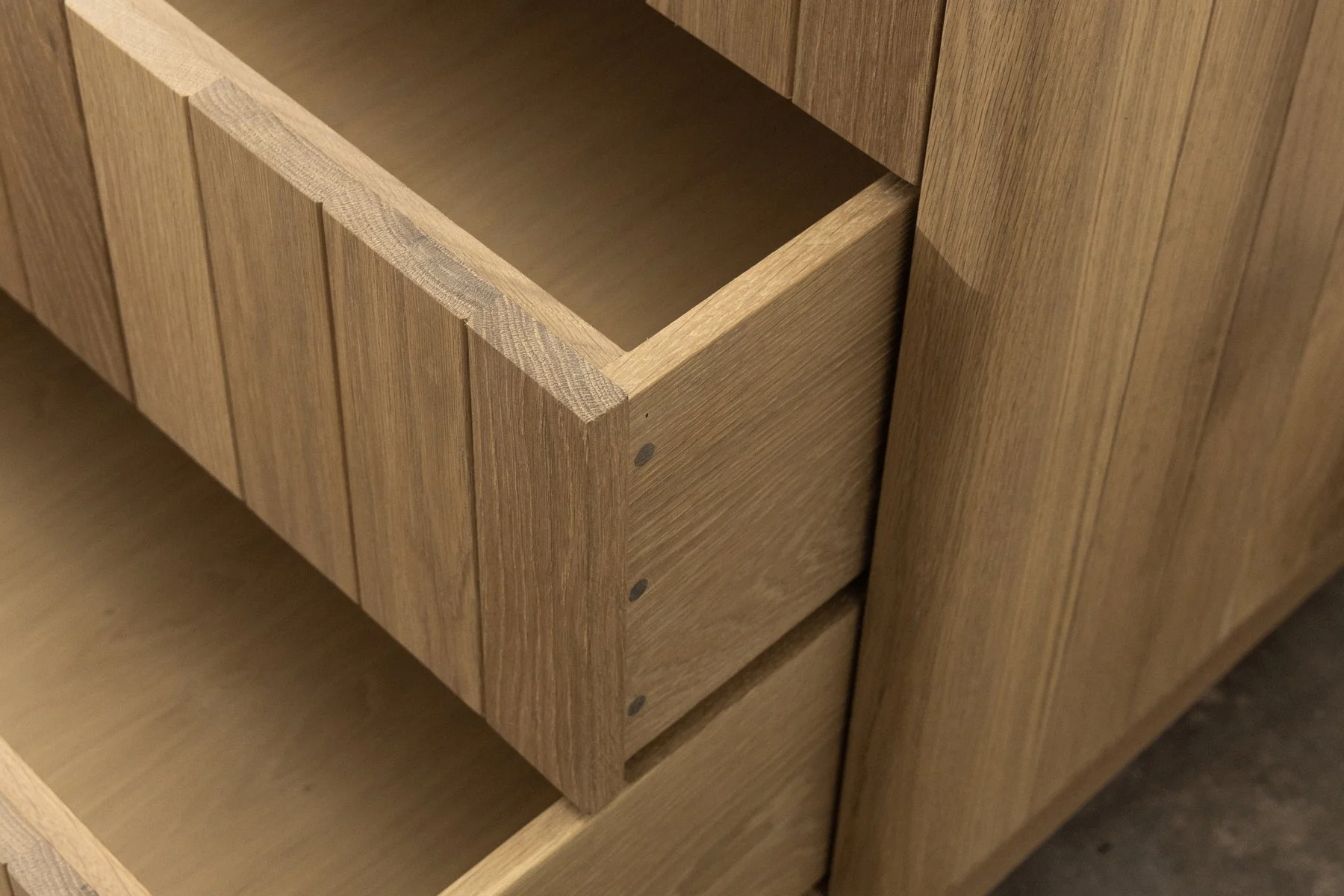 Madera_nightstand_06.jpg