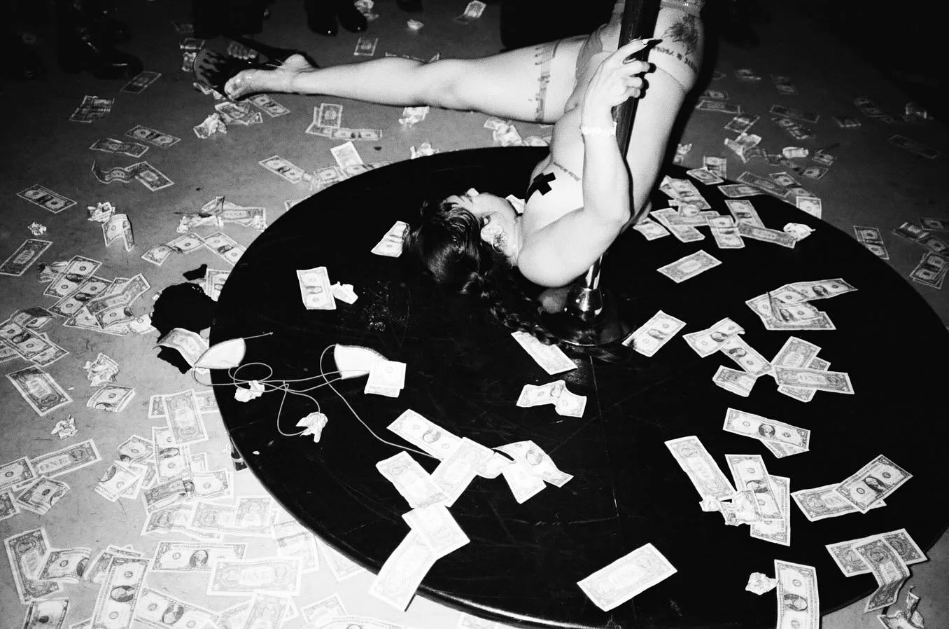 TONIGHT 🩸 the lesbian vampires of SF are descending upon 🩸CLUB SUCCUBUS🩸

our hell heathens will be performing a most perverse pole ritual for you, bring cash &amp; come worship at their dark altar 🩸

starring @queerfemparties dancers &amp; DJ se