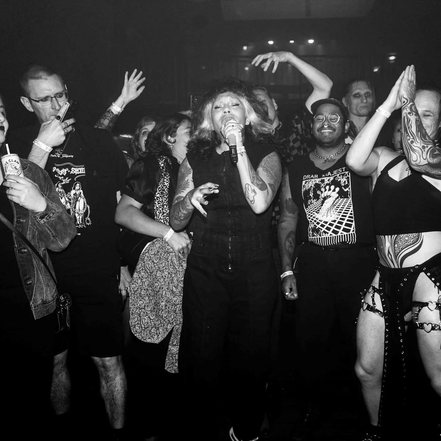 HOT GOTH HALLOWEEN was a dream and we never wanna wake up 🌘☁️ photos from our SF show with @syzygyx_music @auratband @yama.uba.music @valleyghoul &amp; DJ @hopelesss.necromantic shot by @foto__mami 

full party albums are up on myspace 🔗 everyone i