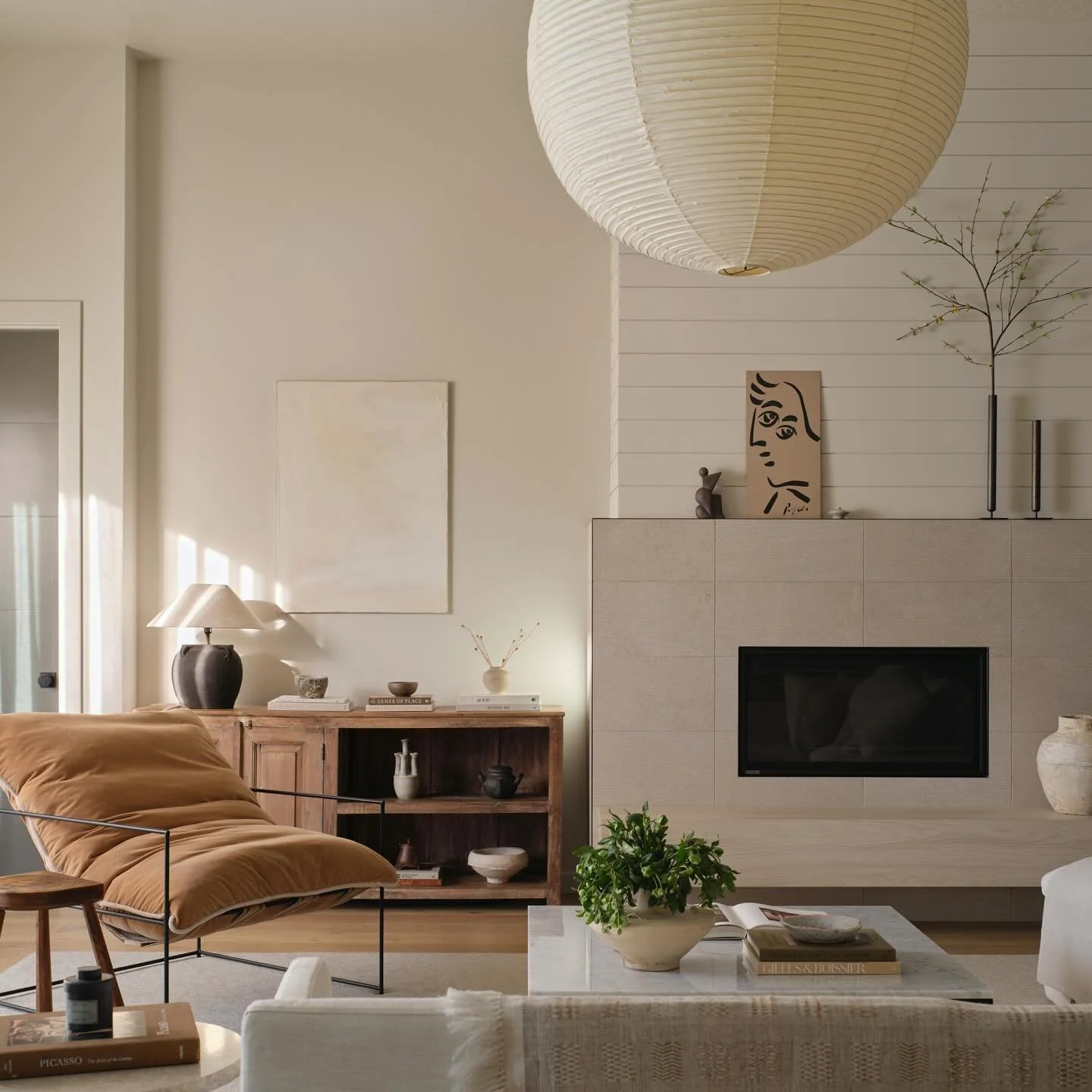 An art filled Family Room at our Eagle Project 

design by @courtneywardinteriors 
photo by @nelsonophoto
