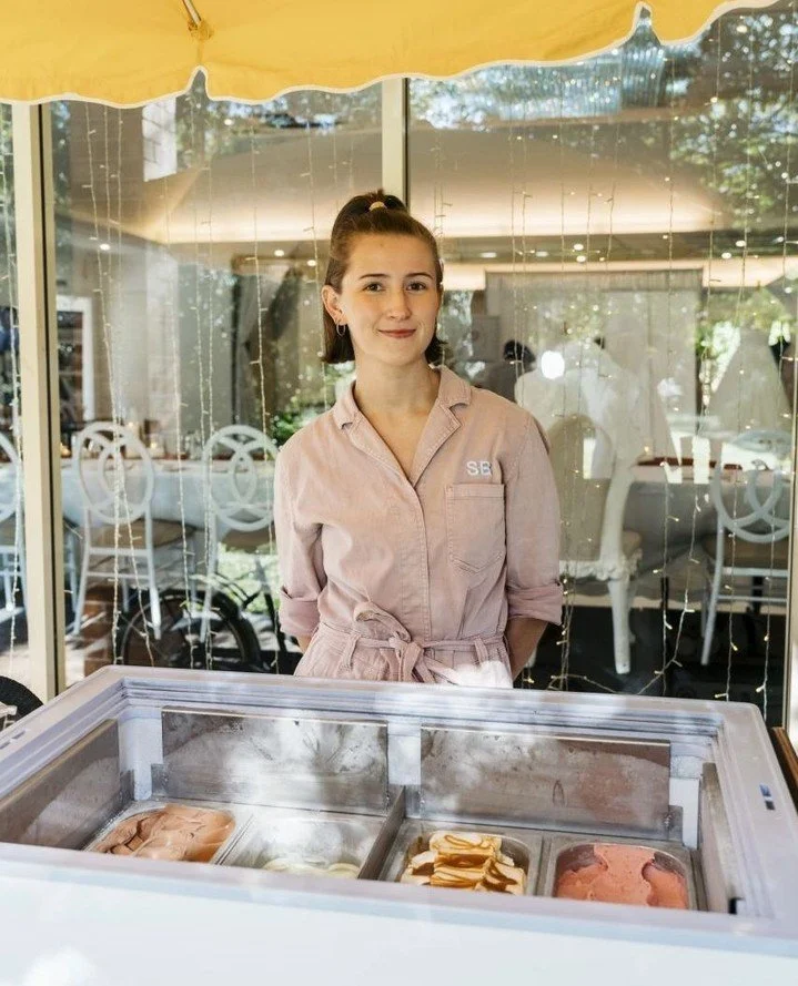 C I A O  C H L O E 👋 
Meet one of our gorgeous scooperstars here at Spoon Bay. 
With her sweet sweet smile, smooth scoops, and can-do-anything attitude she is an invaluable part of our little team and a key ingredient at your amazing wedding /