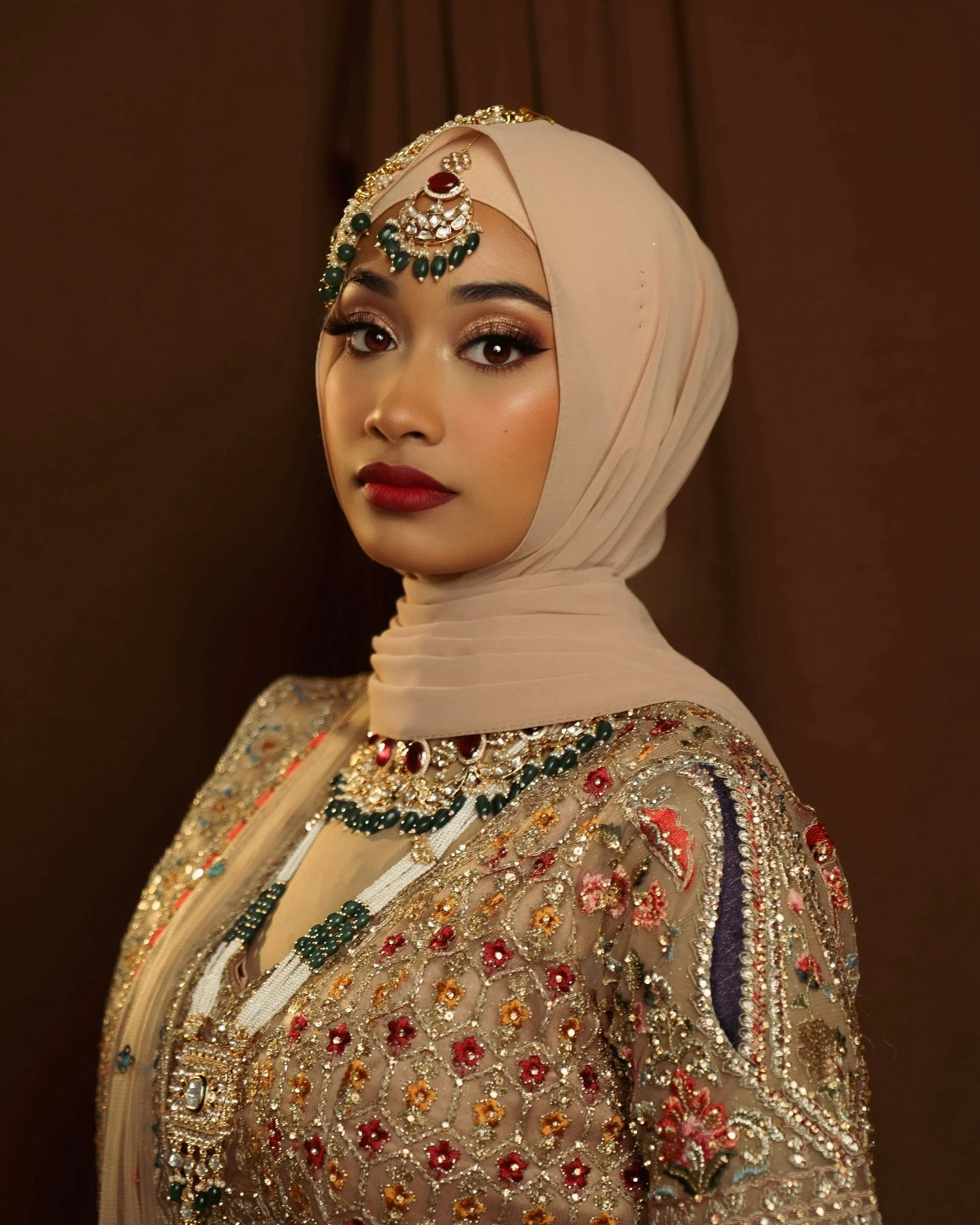 F I Z A ✨

Model: @_.fizzu 

Bridal Makeup, Hijab Styling, and Full Bridal Dressing by me
Henna: @swirledhenna 
Outfit: @abhishekh_n_radhika_gupta 
Jewerelly: @sparklingcreations15 
Flowers: @flowerimbymaziah 

Photographer and Videographer: @vemodal