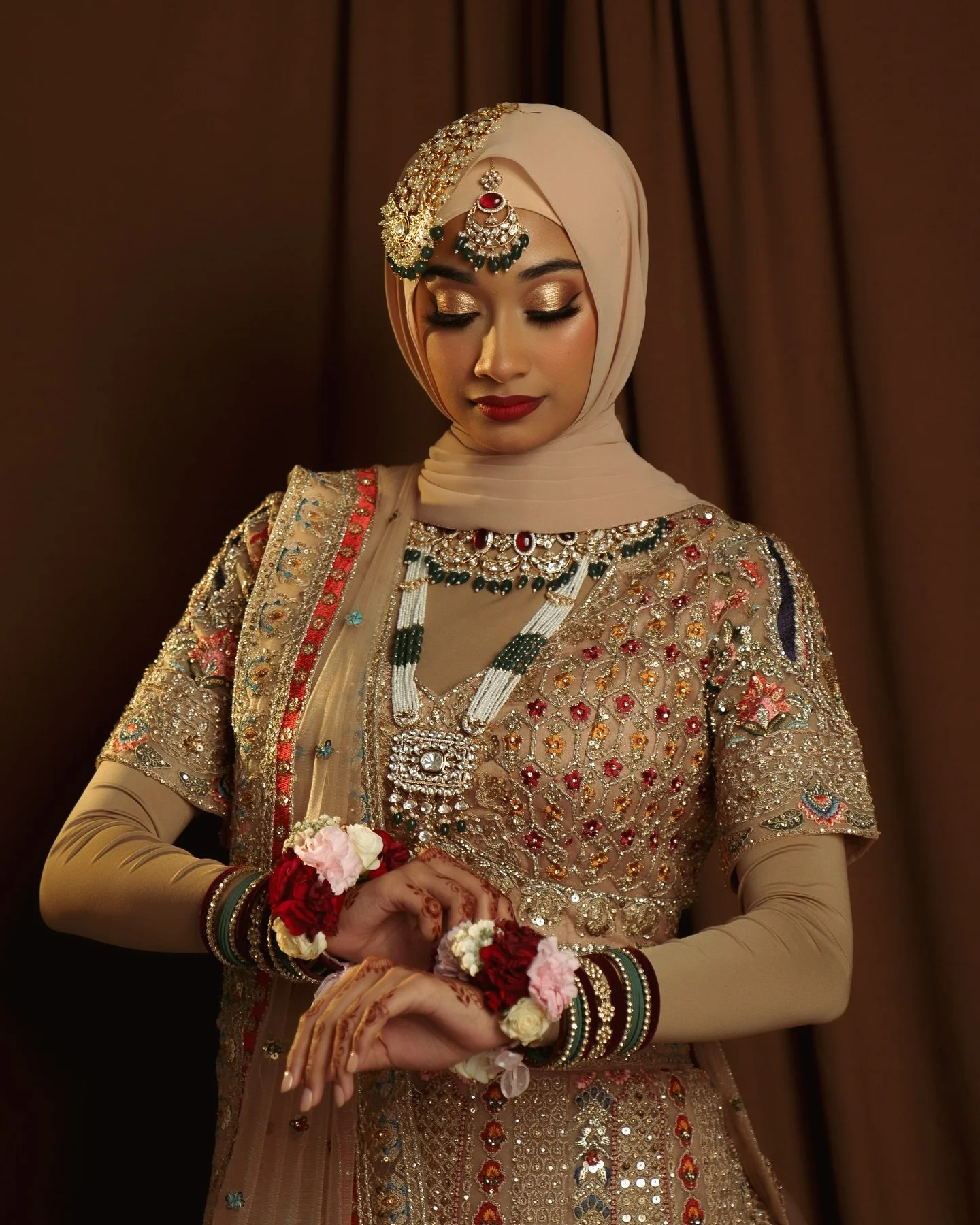 Modest and Majestic 👑

Model: @_.fizzu 

Bridal Makeup, Hijab Styling, and Full Bridal Dressing by me
Henna: @swirledhenna 
Outfit: @abhishekh_n_radhika_gupta 
Jewerelly: @sparklingcreations15 
Flowers: @flowerimbymaziah 

Photographer and Videograp