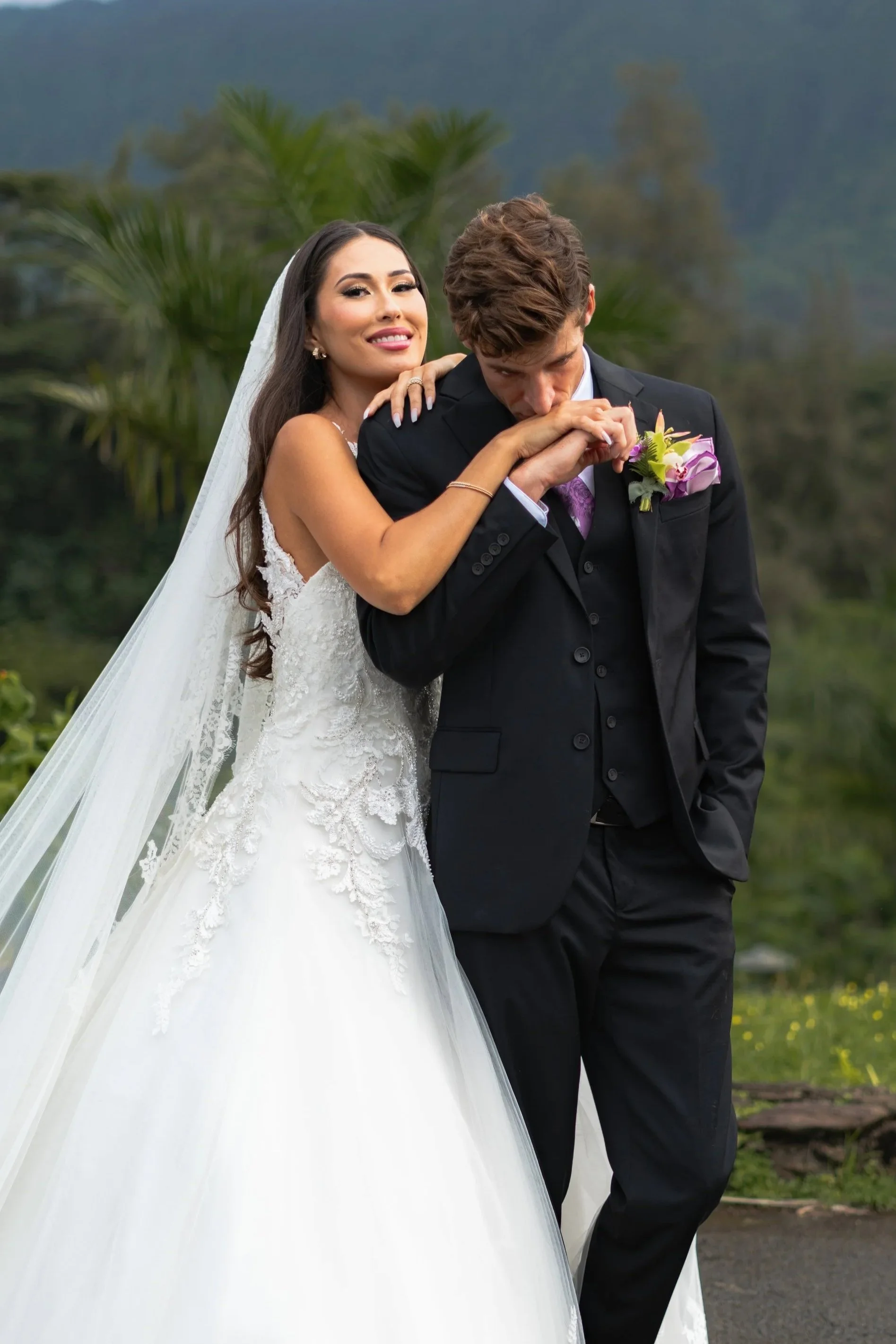 OAHU-HAWAII-WEDDING-PORTRAIT_044.jpg