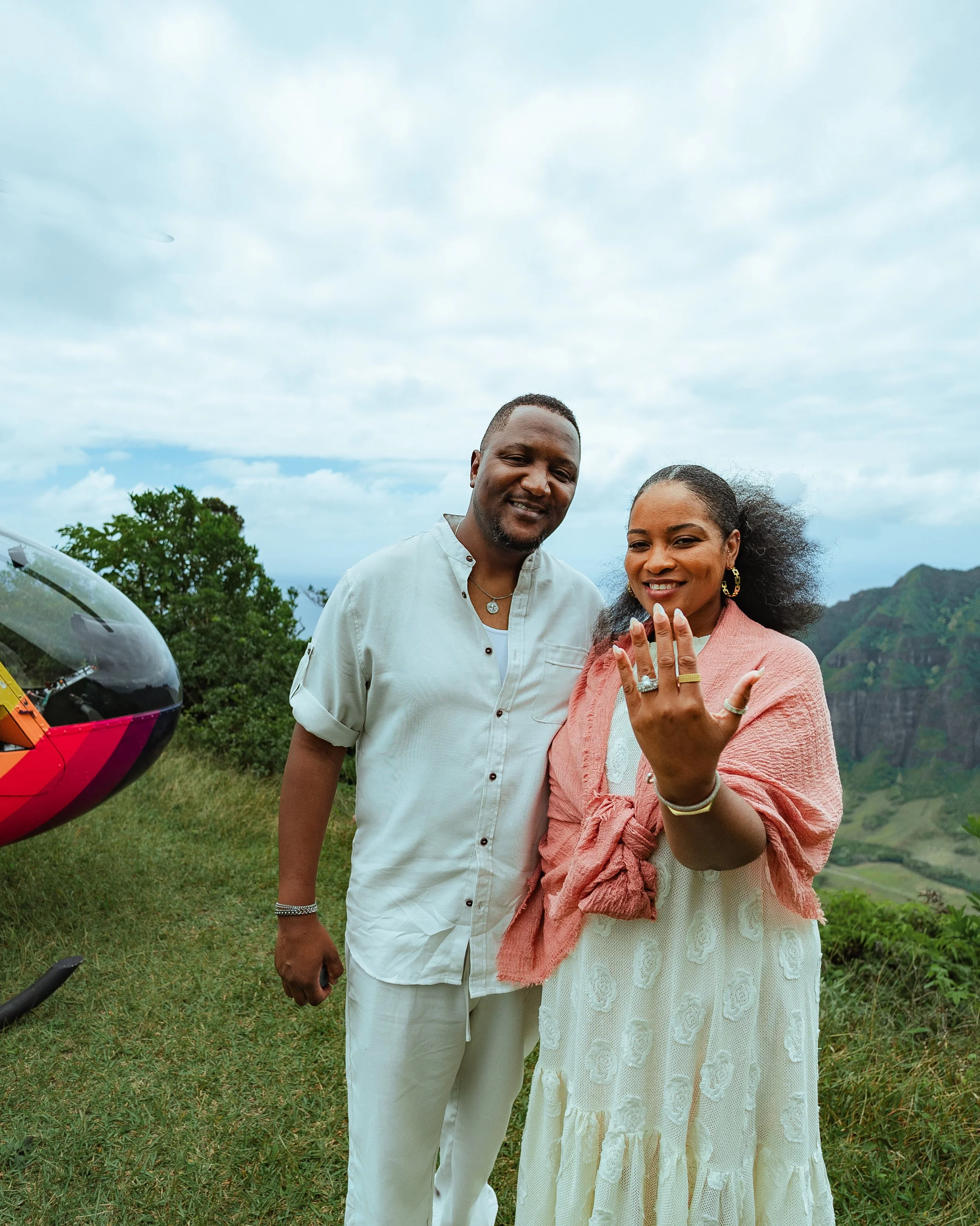 ZoTendy-PROPOSAL-ENGAGEMENT-OAHU-HAWAII-COUPLE-PORTRAIT_006.jpg