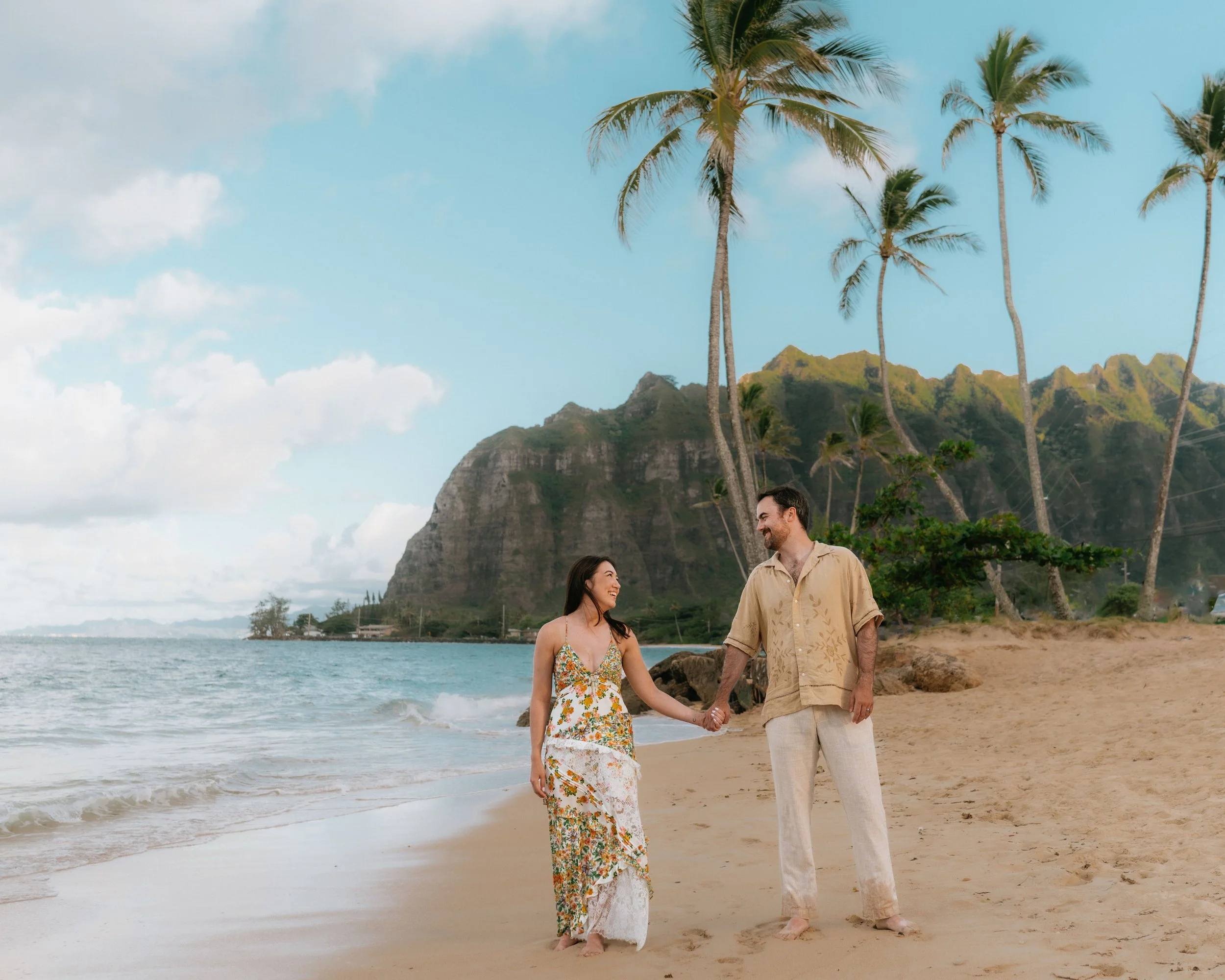 RW-BEACH-ENGAGEMENT-OAHU-HAWAII-COUPLE-PORTRAIT_001.jpg