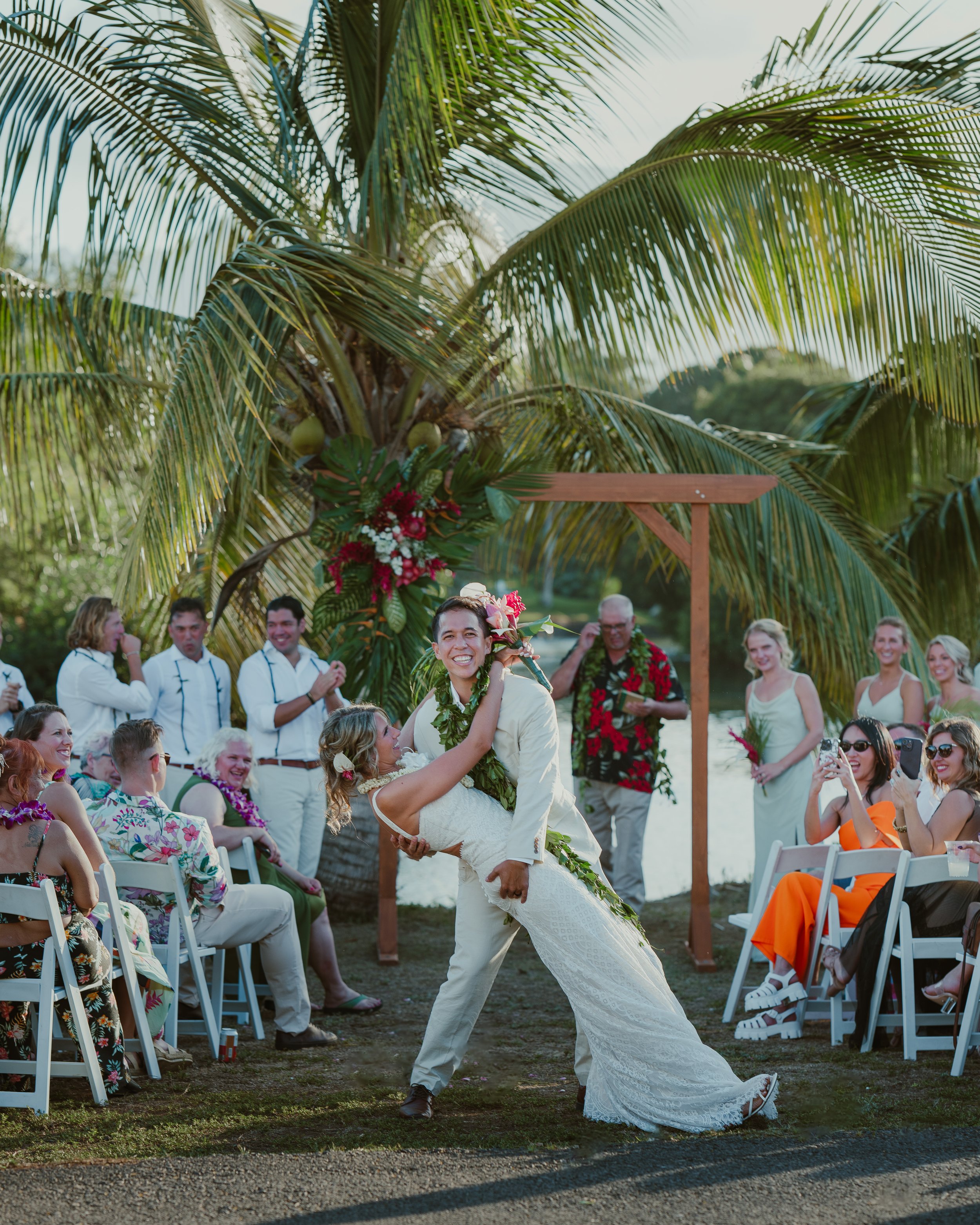 TR-OAHU-HAWAII-WEDDING-PORTRAIT_012.jpg