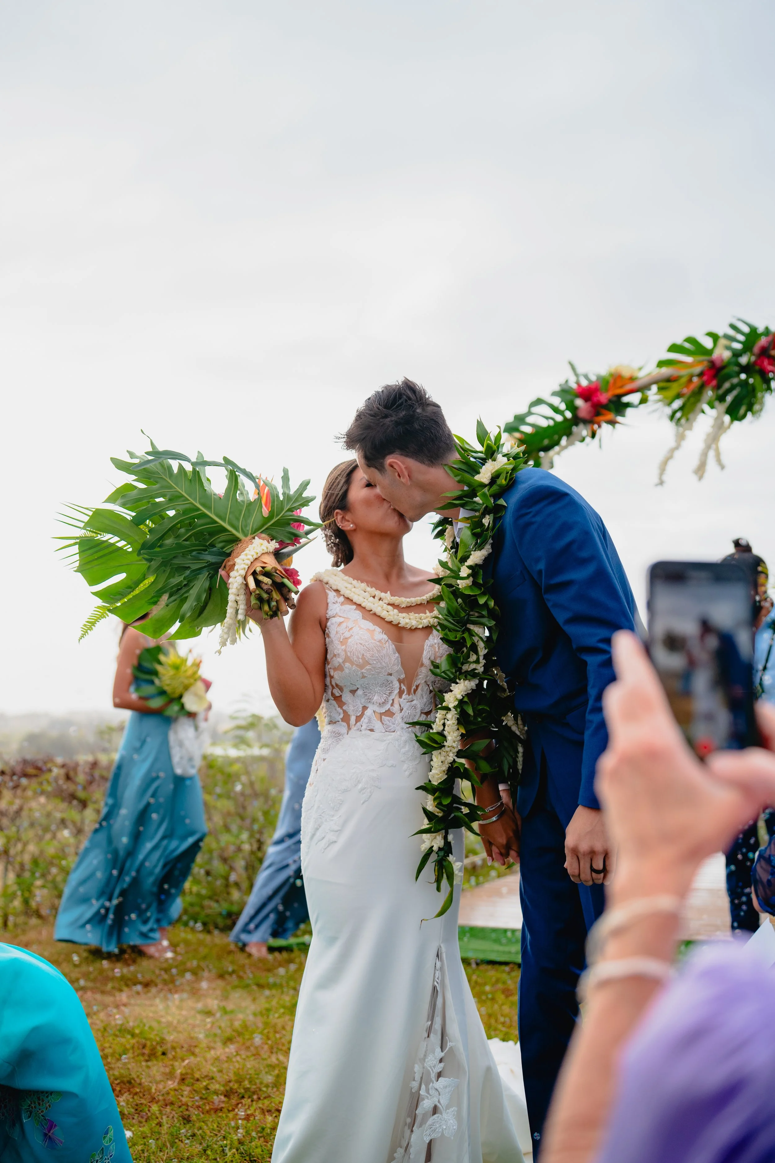 SUEZACH-OAHU-HAWAII-WEDDING-PORTRAIT_010.jpg