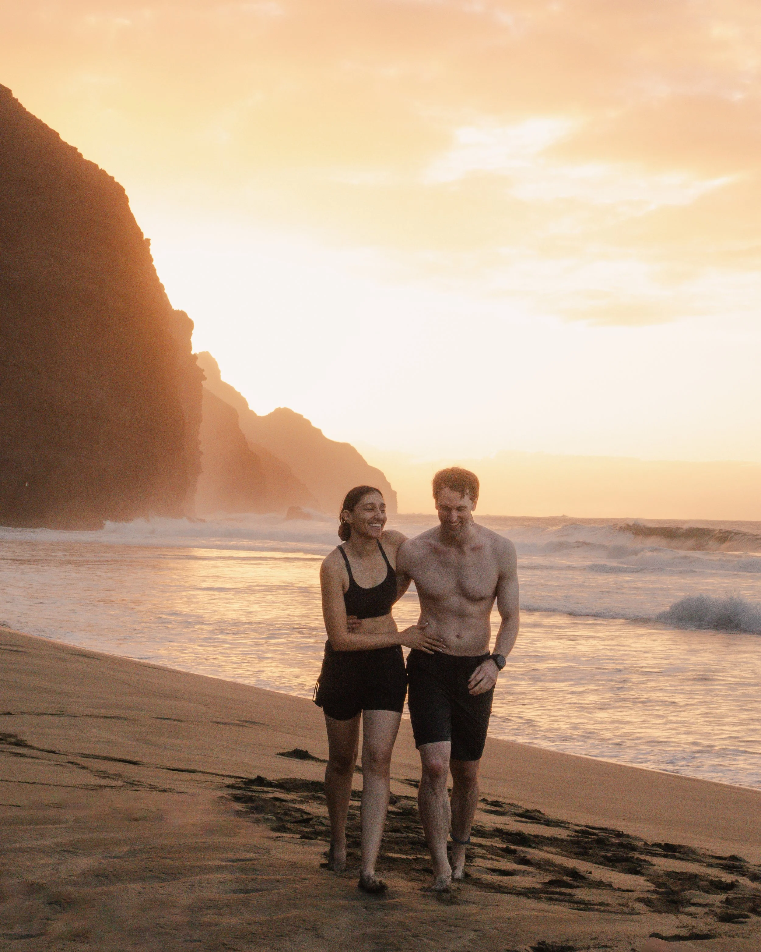KALALAU-LOVERS-KAUAI-HAWAII-COUPLE-PORTRAIT_017.jpg