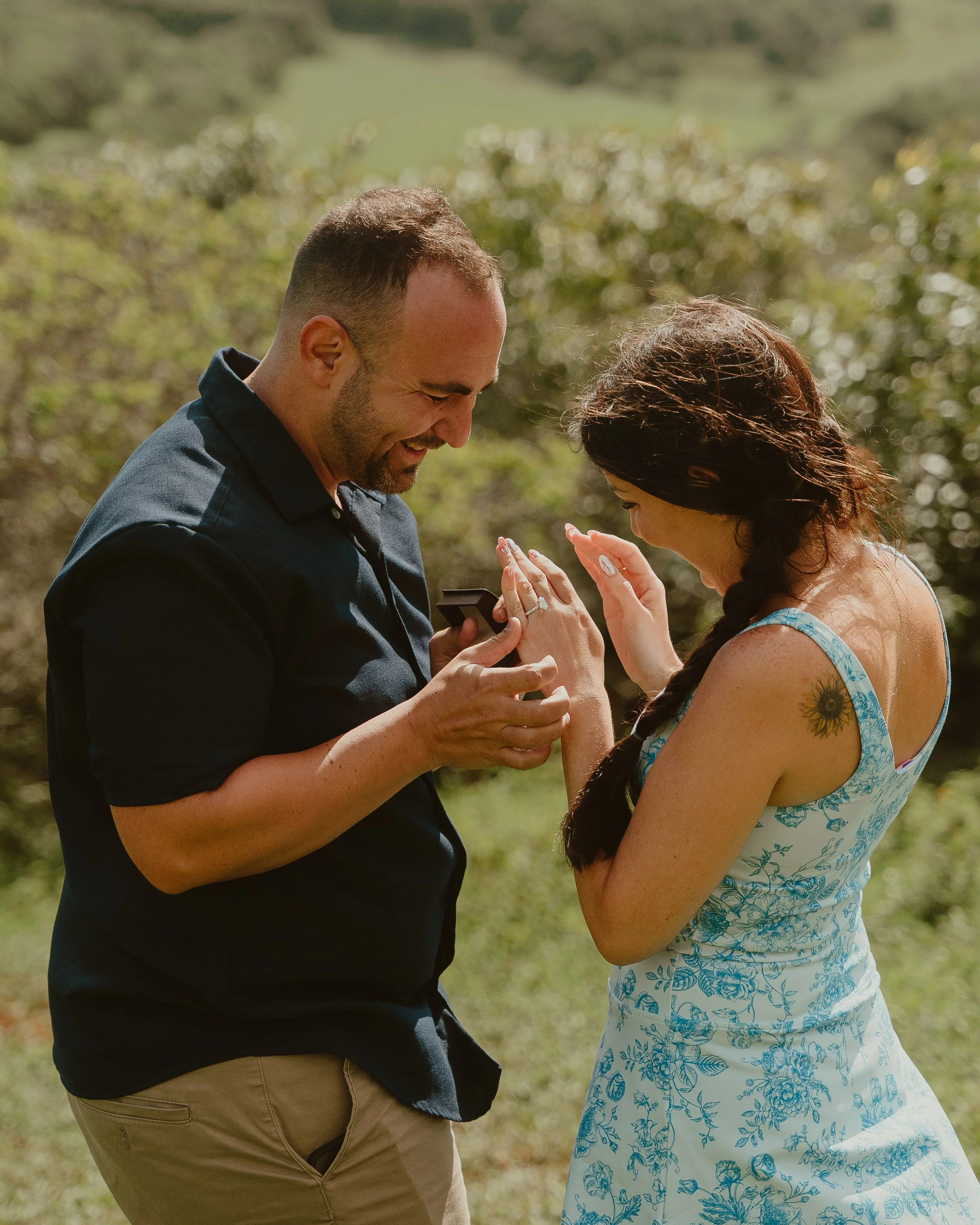 SamJustin-PROPOSAL-ENGAGEMENT-OAHU-HAWAII-COUPLE-PORTRAIT_007.jpg