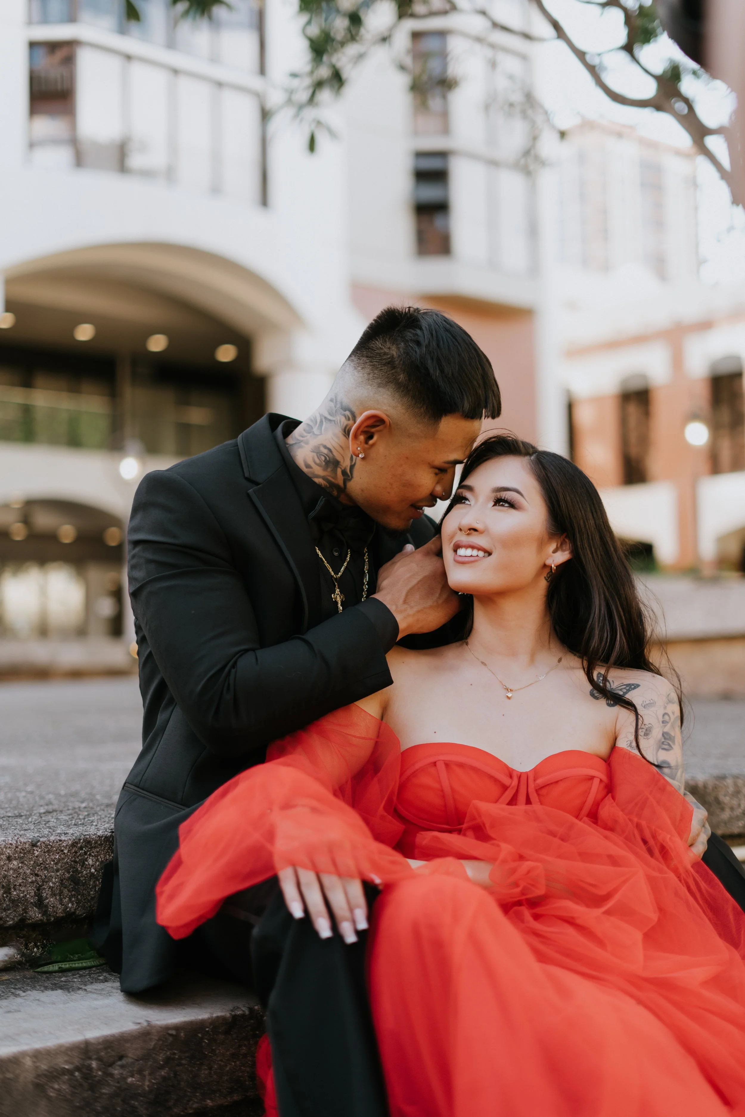 downtown-OAHU-HAWAII-COUPLE-PORTRAIT_025.jpg