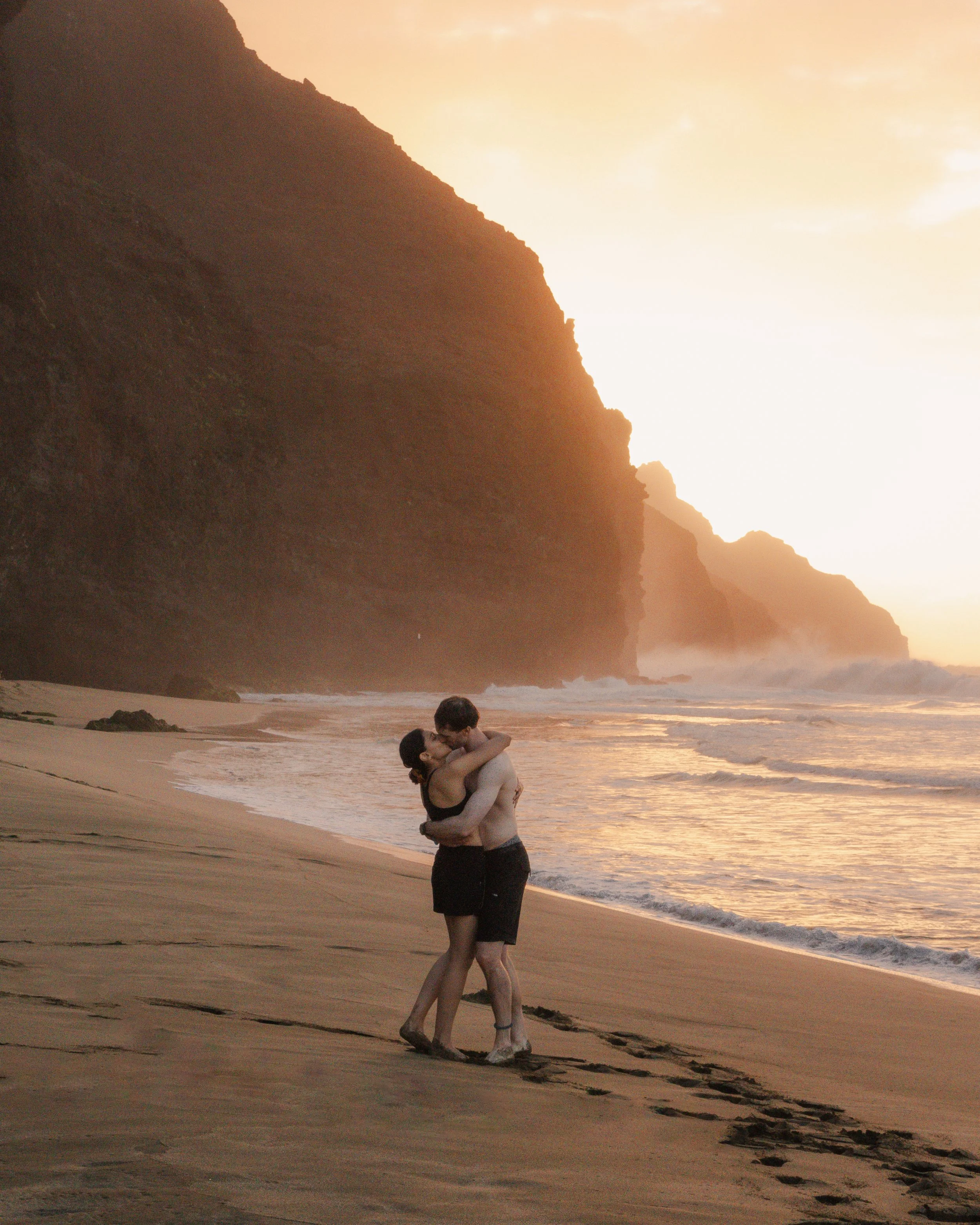 KALALAU-LOVERS-KAUAI-HAWAII-COUPLE-PORTRAIT_007.jpg