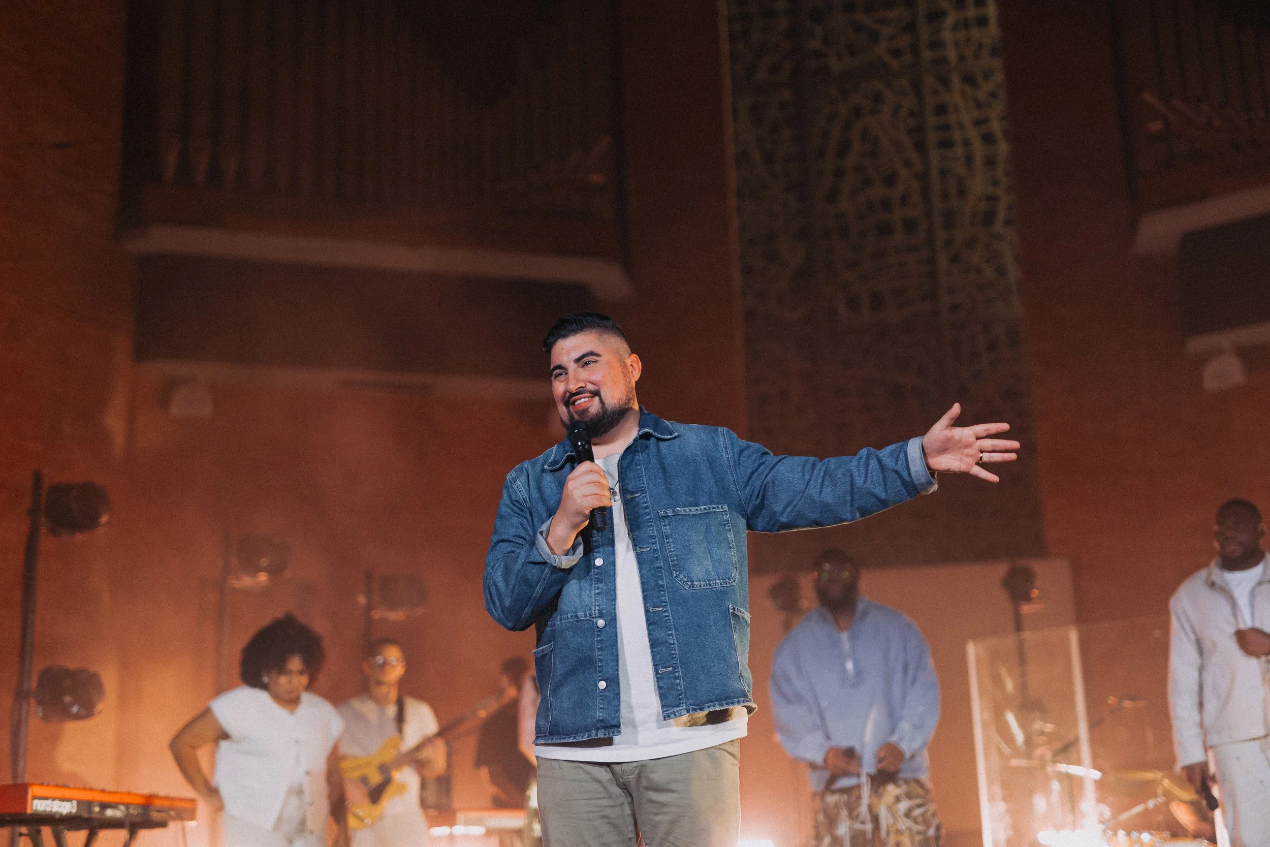 Speaking - 1aQH2A2736.jpg