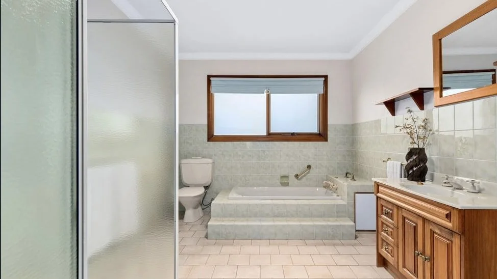 Bathroom: Spotless bathroom at 21 Westbury Terrace, Highton – full deep clean by Pinkerton Property Care