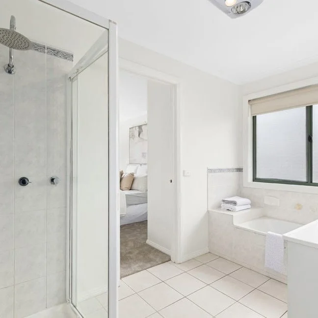 20 Hollows Court Bathroom.jpeg