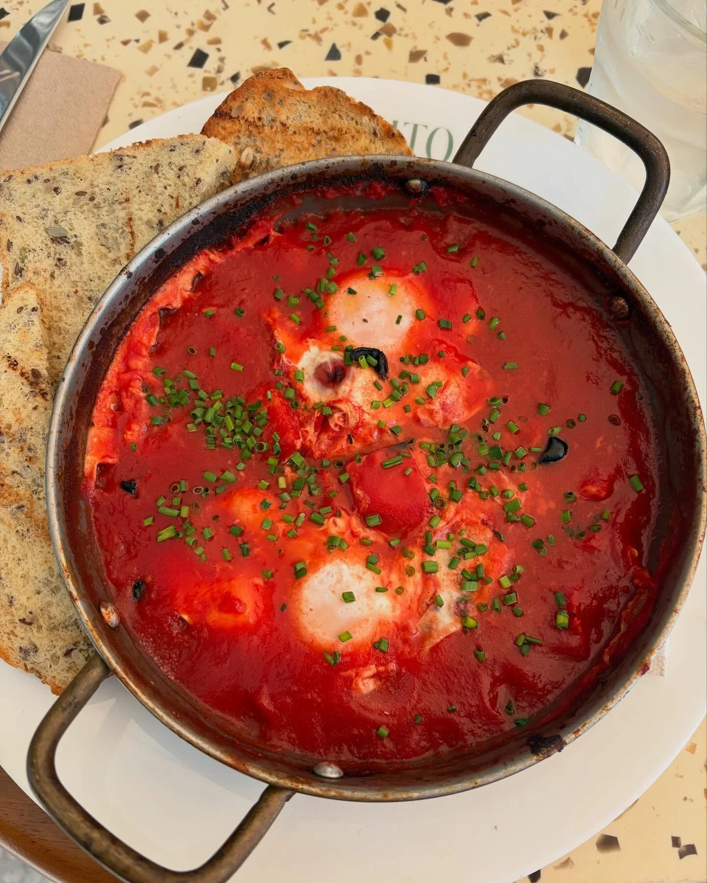 It&rsquo;s always the simple meals that do the heavy lifting. 

Whole, colourful and well balanced.  This is what the foundation of healthy eating really looks like.
 Protein for building and repair, complex carbs for steady energy, healthy fats for 