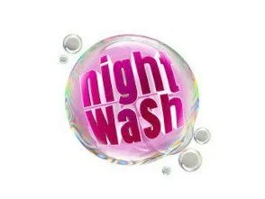 Logo mit pinkem Text 'night wash' in einer bunten Seifenblase