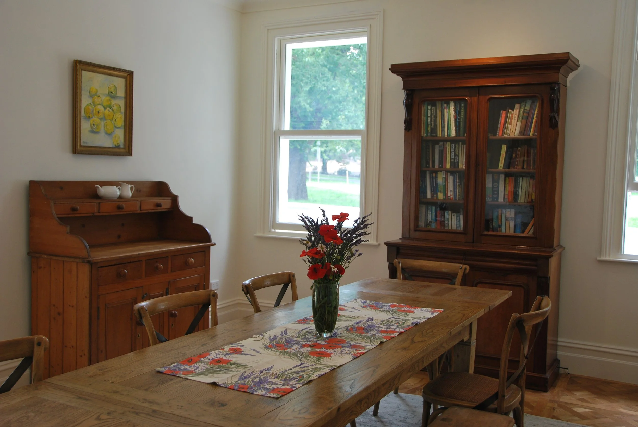 Breakfast room 2.JPG