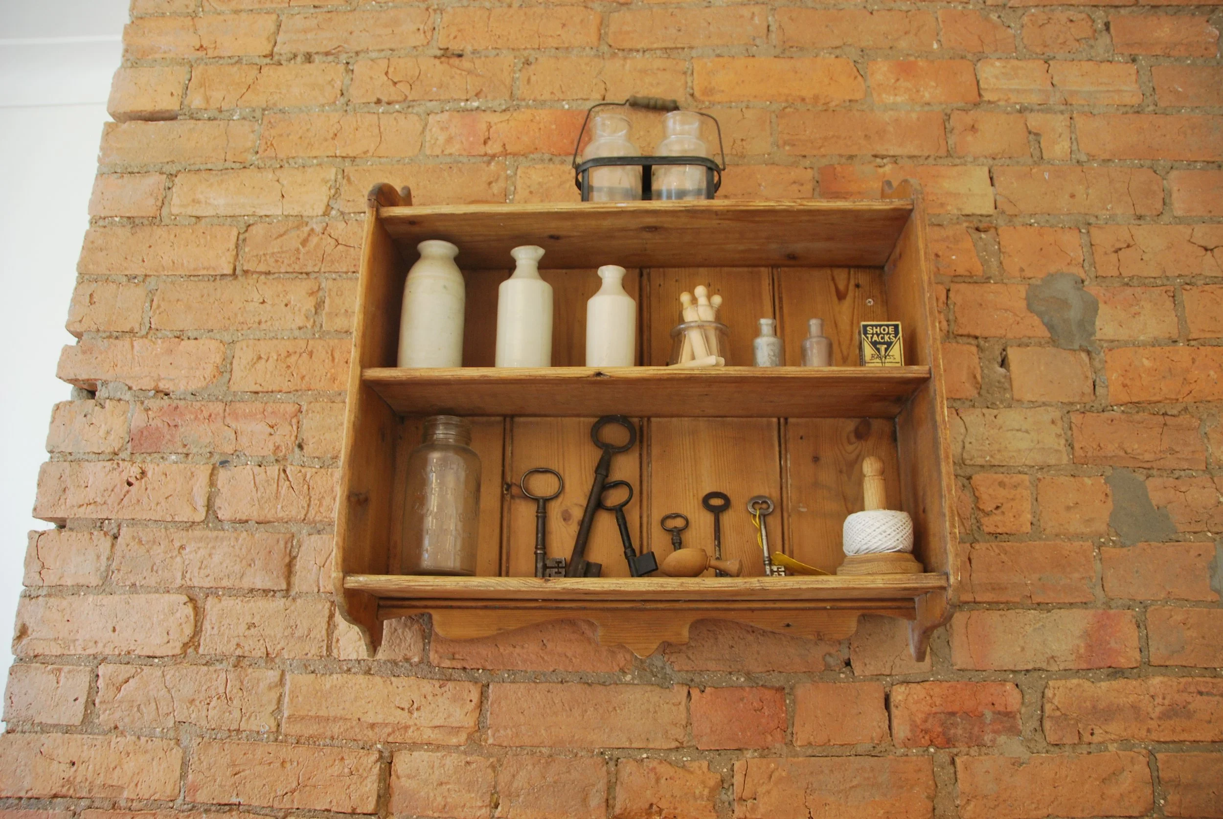 Brick room trinkets c:u.JPG