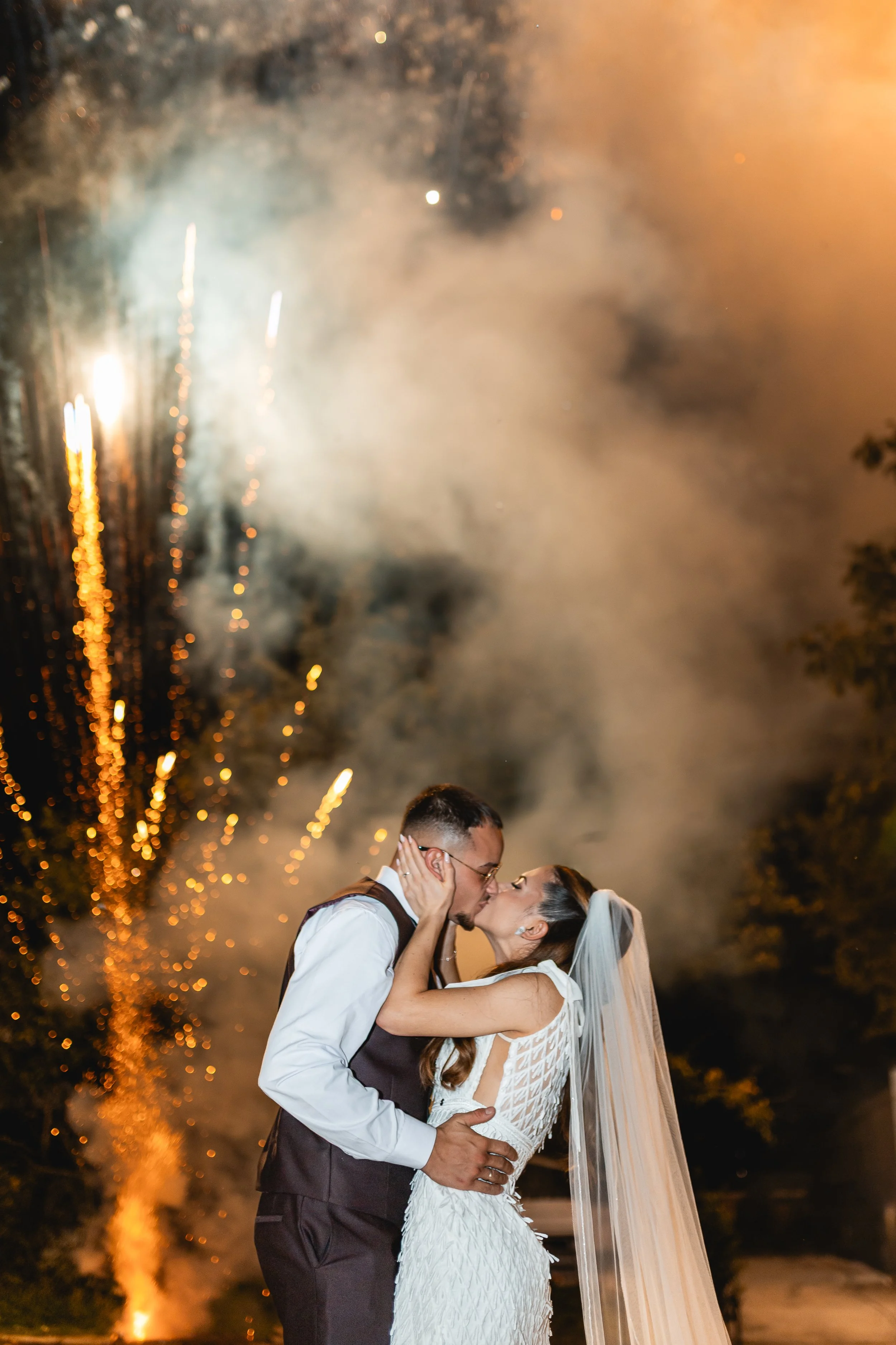 булка младоженец сватба 2026 ахтопол царево бургас сливен  софия пловдив русе силистра варна стара загора нова загора фотограф за сватба младоженци рокля фотосесия на морето пръстен сгодени търсим сватбен фотограф снимки кумове шафери добрич църква