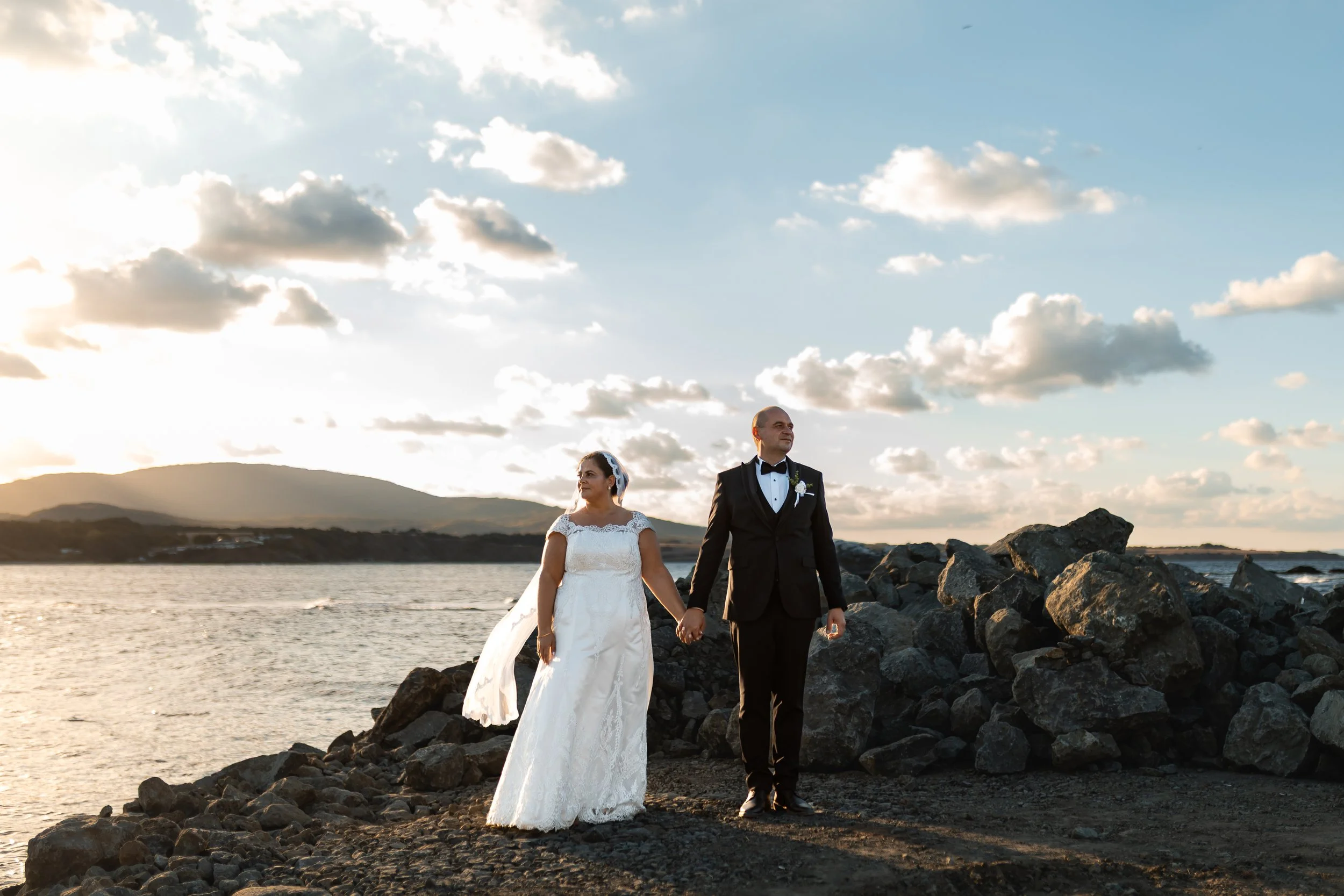 булка младоженец сватба 2026 ахтопол царево бургас сливен  софия пловдив русе силистра варна стара загора нова загора фотограф за сватба младоженци рокля фотосесия на морето пръстен сгодени търсим сватбен фотограф снимки кумове шафери добрич църква