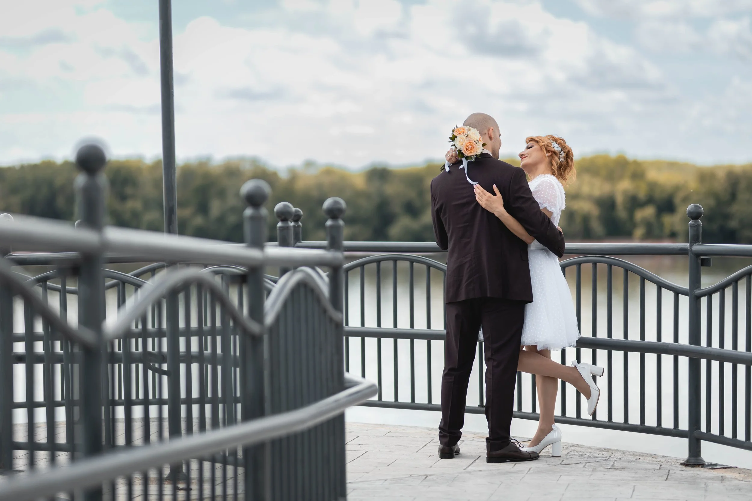 булка младоженец сватба 2026 ахтопол царево бургас сливен  софия пловдив русе силистра варна стара загора нова загора фотограф за сватба младоженци рокля фотосесия на морето пръстен сгодени търсим сватбен фотограф снимки кумове шафери добрич църква