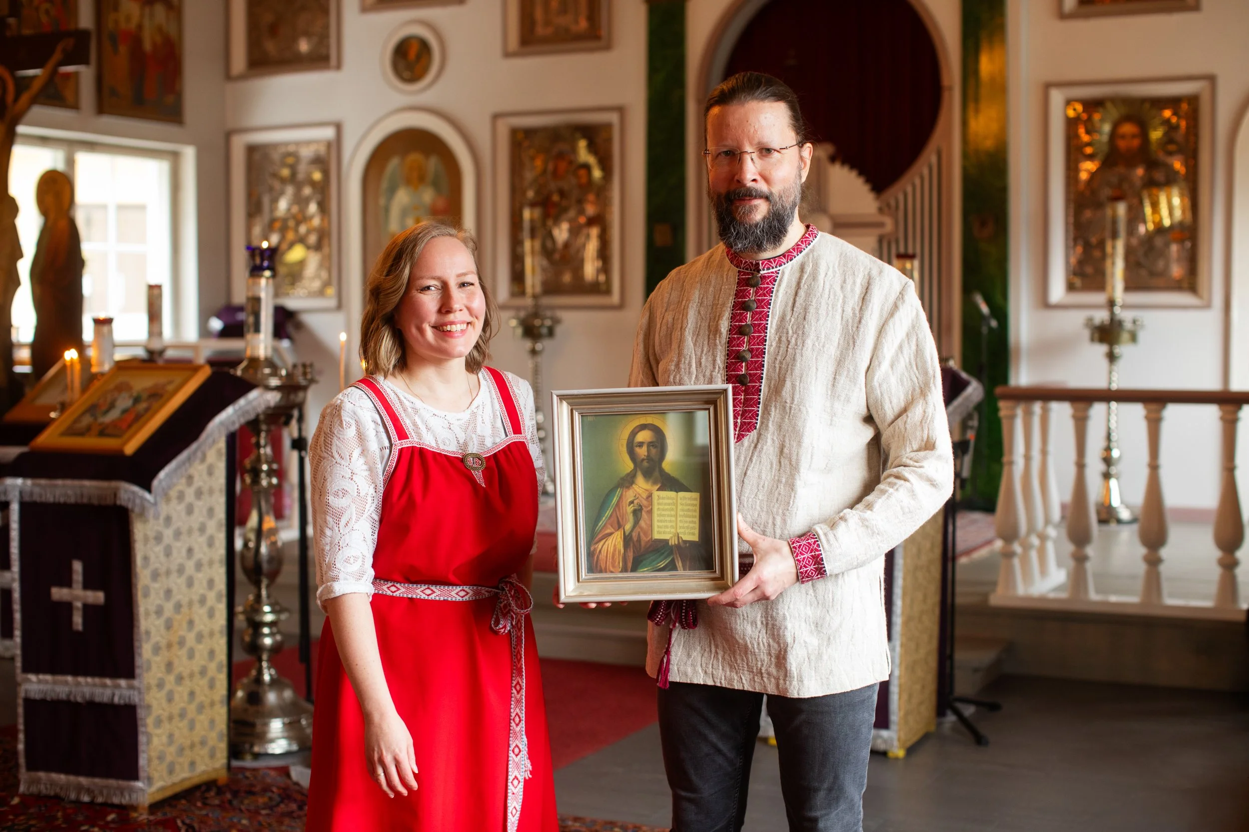 Evakko-Kristus tuo toivoa ja lohtua nyt myös karjalaksi