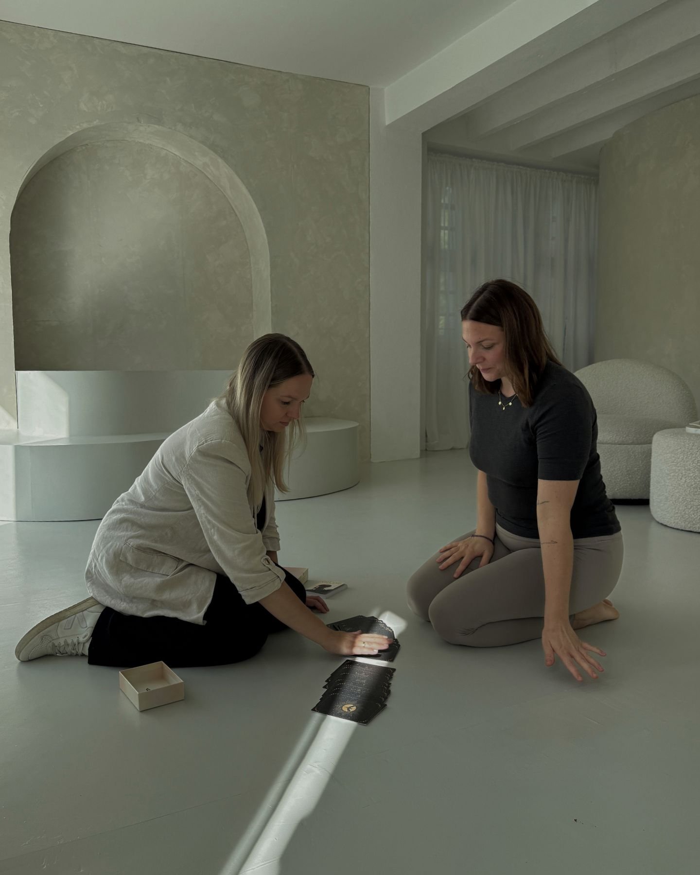 ulia Lenders im Coaching mit einer Klientin in ihrer Praxis in Dortmund