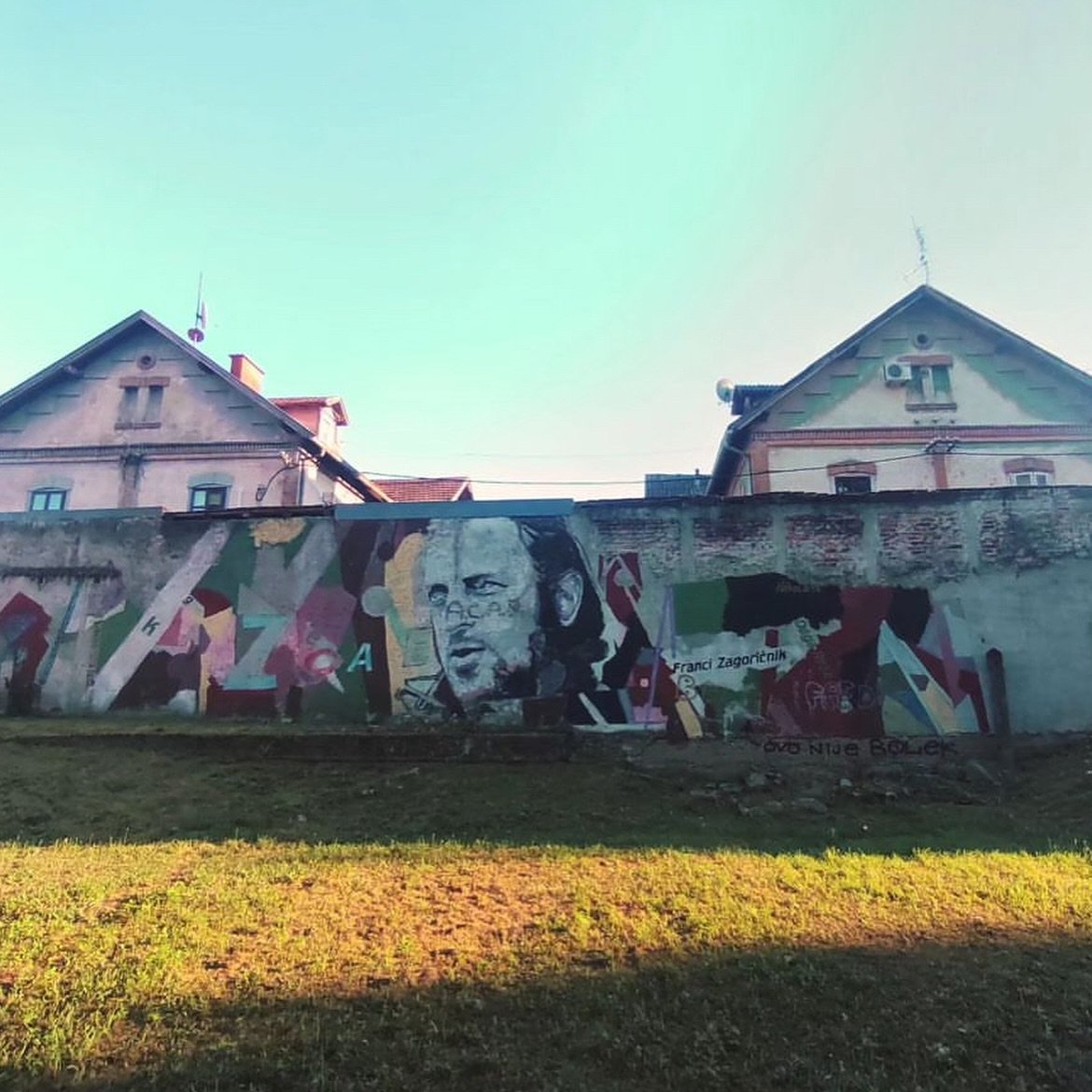 ⚡️ Punk Yoga in the Park - Duga Resa style!! Hosted by my favourite local studio, @moonwalk_yoga Thank you for having me 🙏🏼&hearts;️

I know I suck at taking pictures of my classes/workshops when I&rsquo;m travelling so I&rsquo;m always super appre