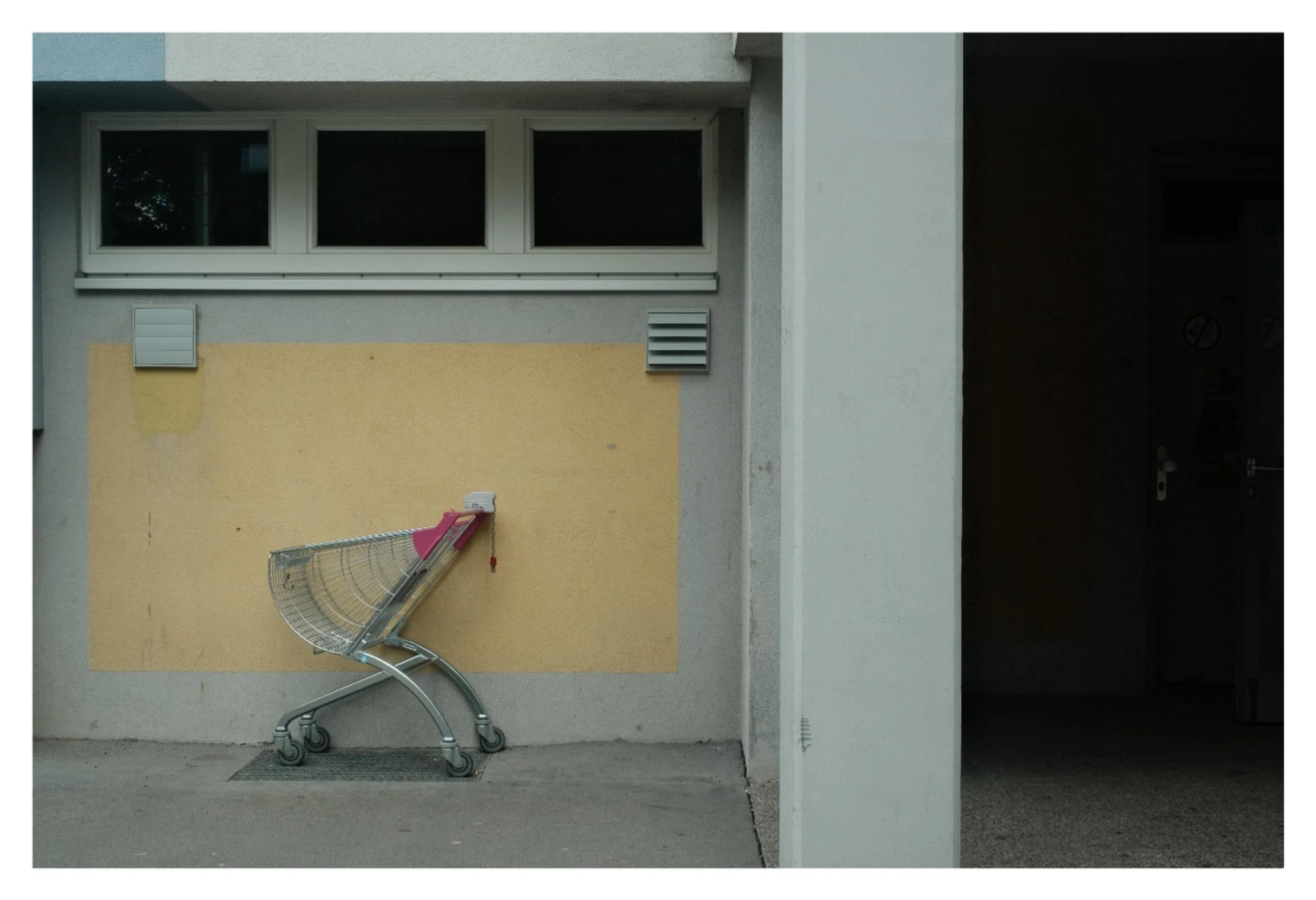 You took my spot. 
.
.
.
#photography #photooftheday #instagood #art #instagram #photographylovers #urbanphotography #streetphotography #architecturephotography #fineartphotography #aestheticphotography #moodygrams #liminalspace #liminalspaces #aband