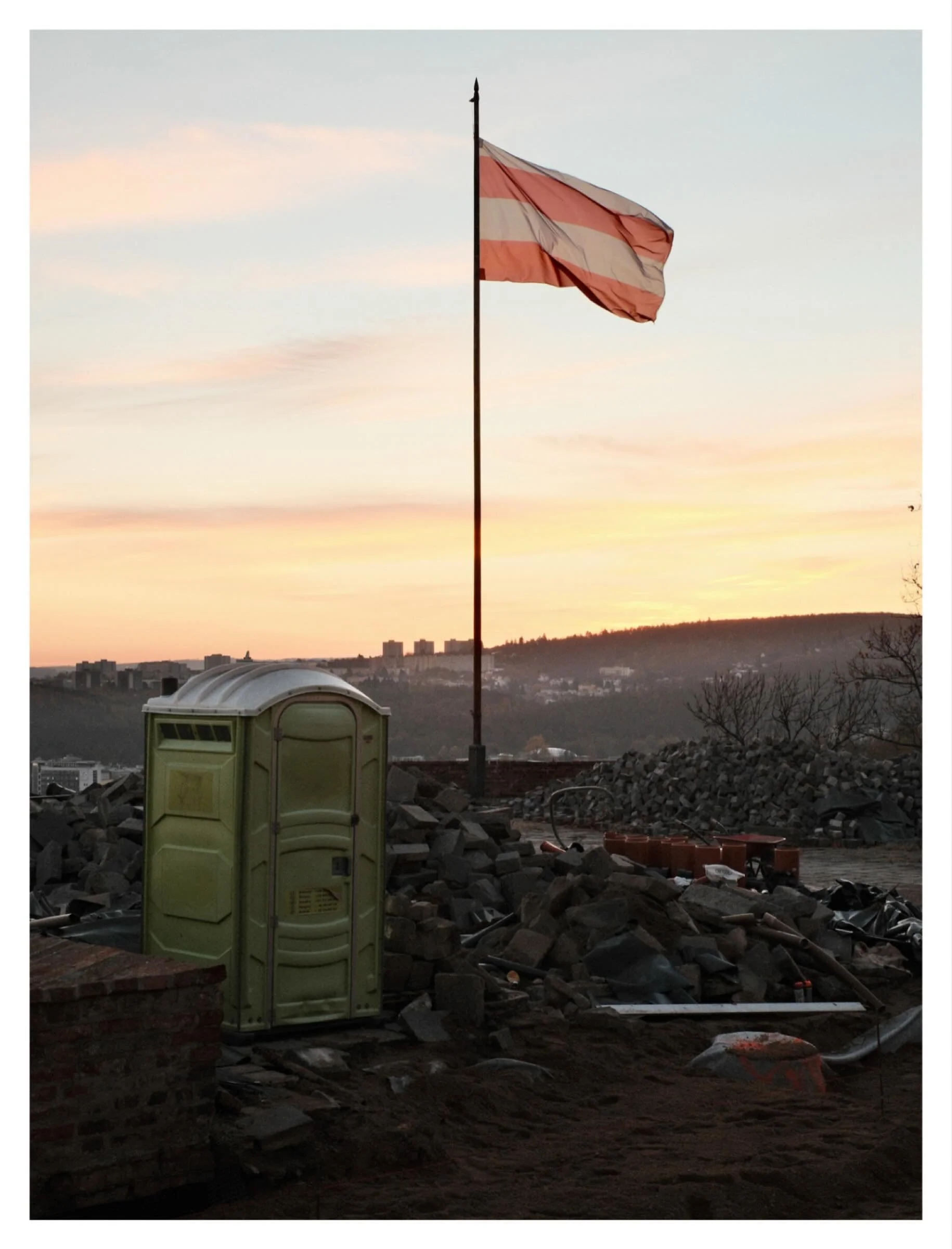 Shelter from the storm.
.
.
.
#SurrealPhotography #Dreamscape #FineArtPhotography #CreativePhotography #ArtOfVisuals #PhotoOfTheDay #VisualPoetry #SurrealEdit #InstaArt #PhotographyLovers #AgameOfTones #MoodyGrams #VisualsOfLife #UnrealReality #Analo