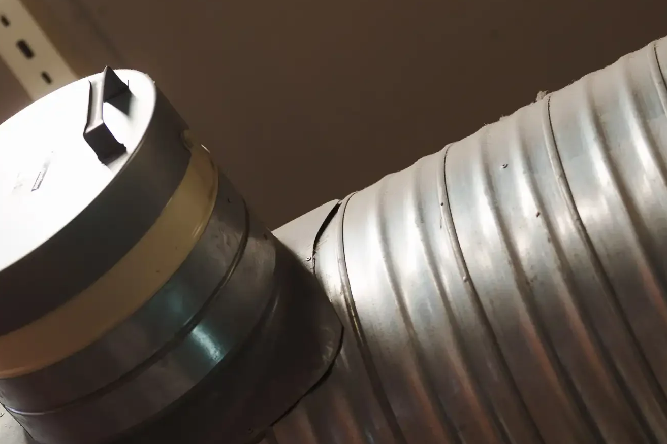 Piilevää palokuormaa katon rajassa