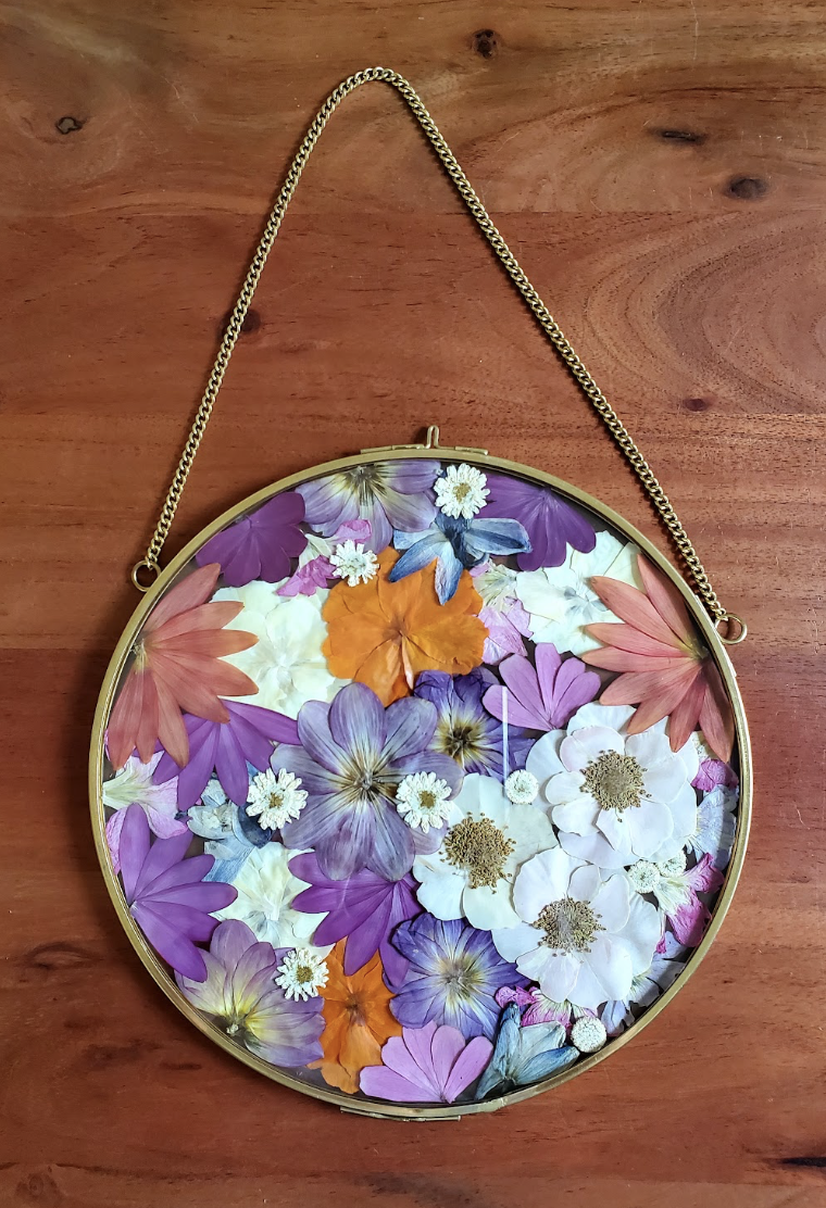 Pressed-Bouquet-Preservation-Round-Frame.png