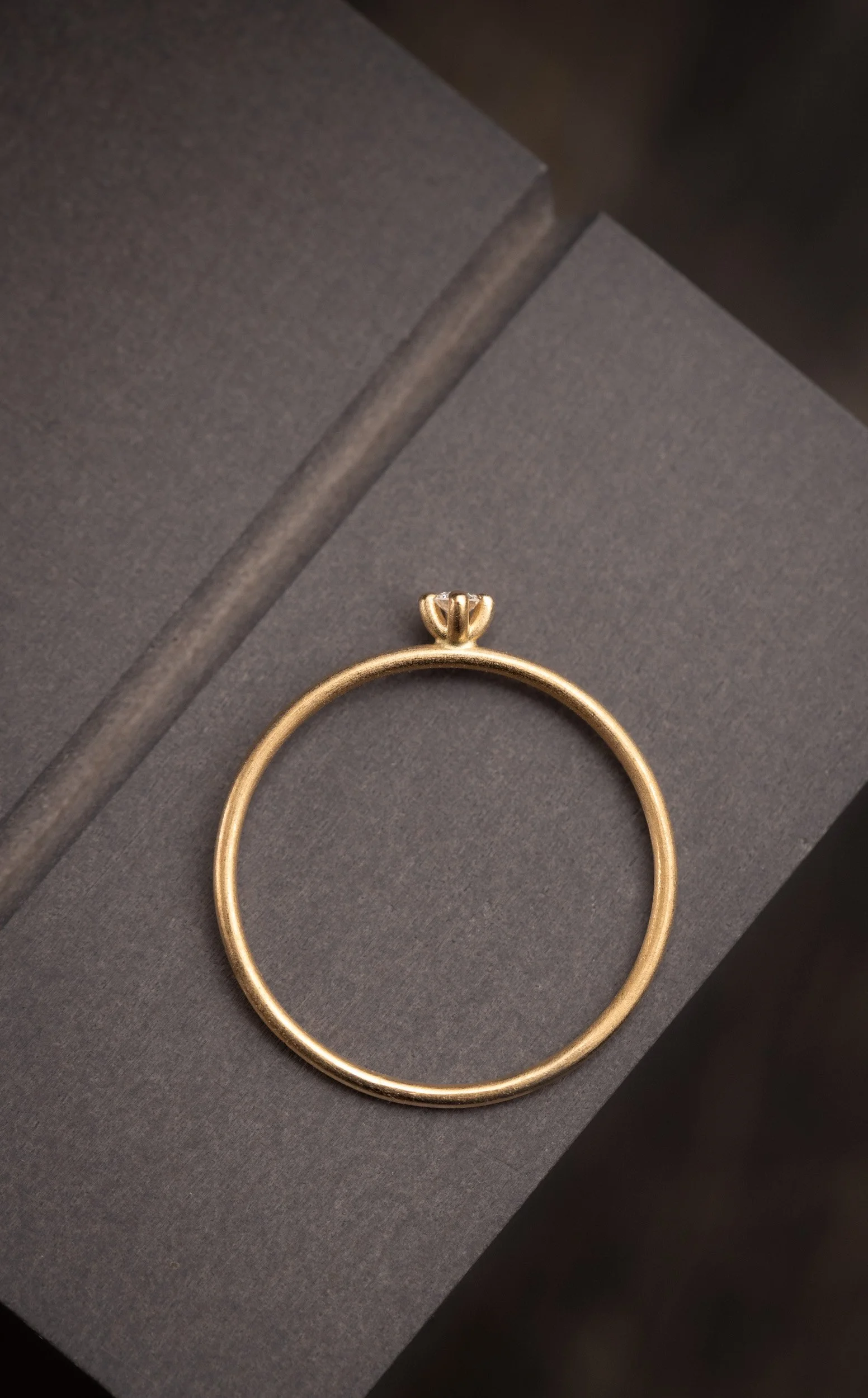 ring_sakura_0.02ct_18kt_fairtrade gold_side.jpg