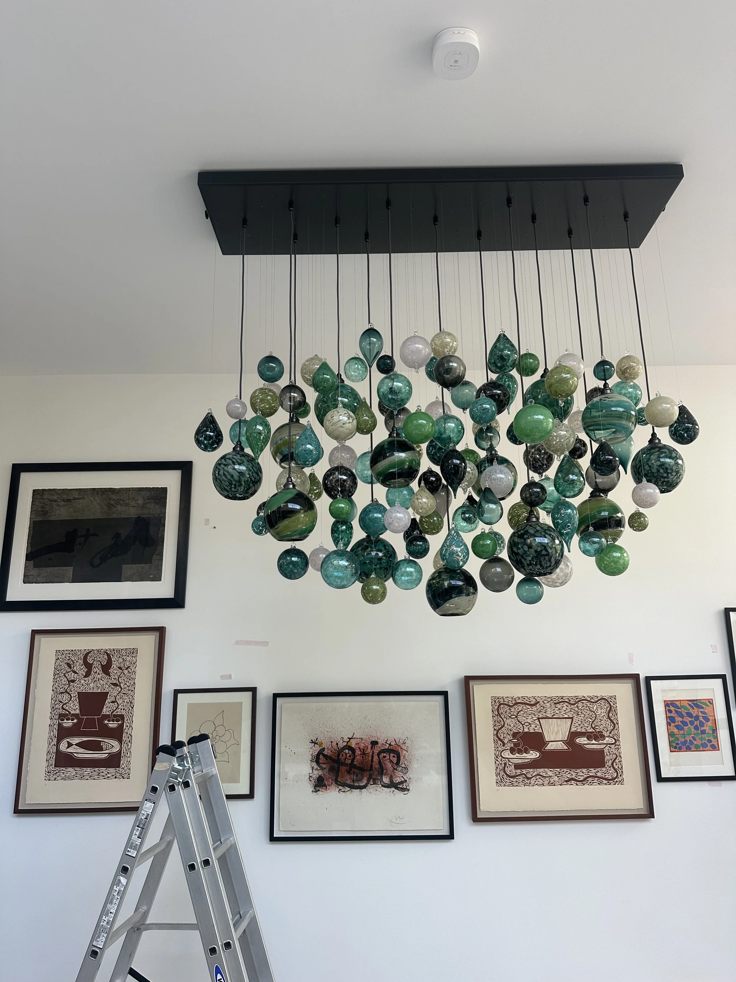 How Much Does a Professional Picture Hanging Cost in London?