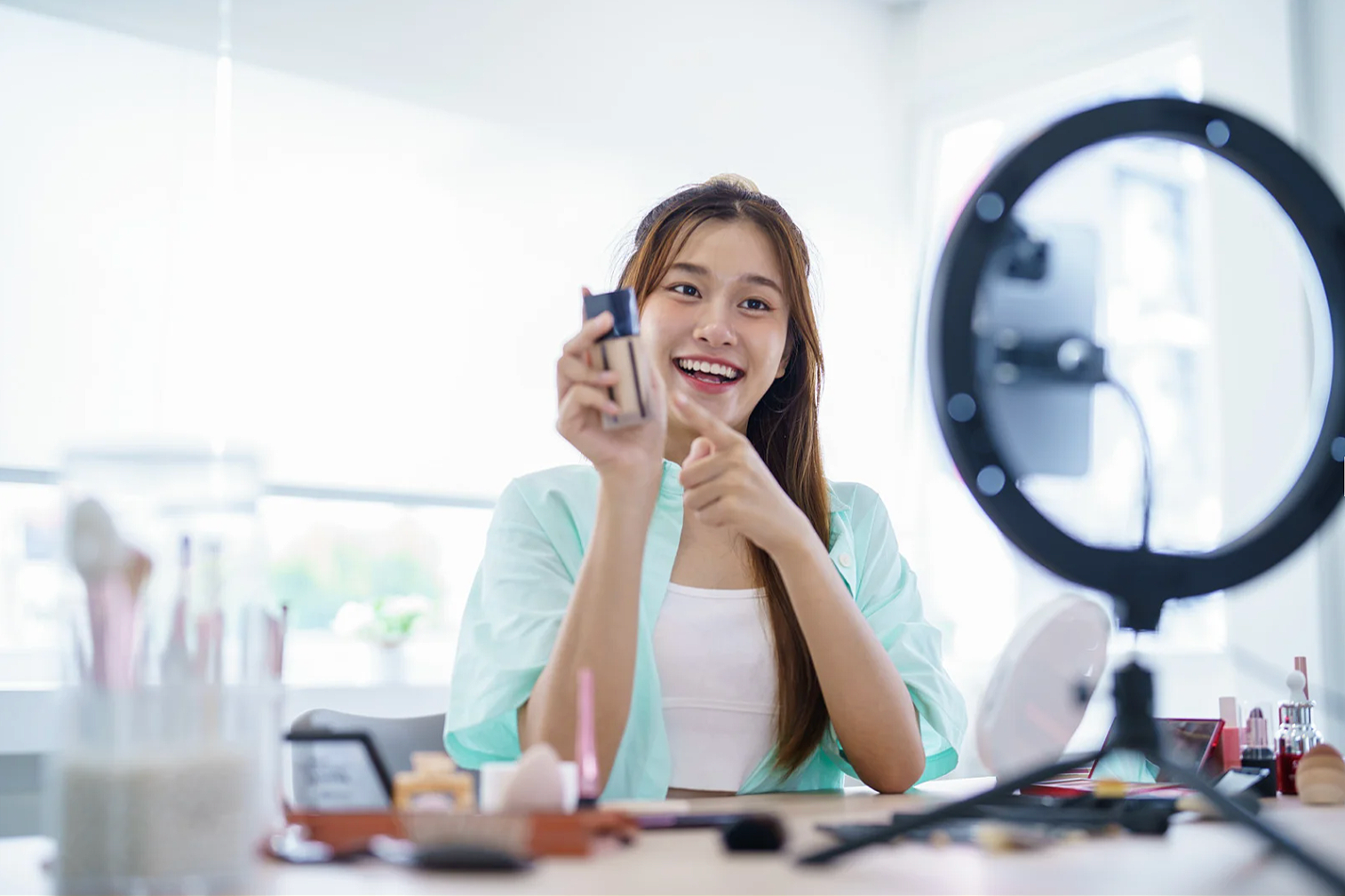 How to turn non-paying followers into paid subscribers (without killing the vibe)