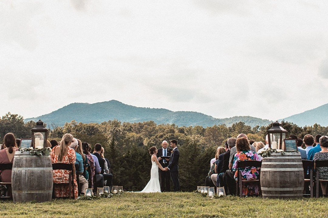 We're in love with this breathtaking view &amp; beautifully rustic florals! 🤍🌿

Photography | @ambermae_photography
Planning | @littleacornevents
Catering | @exchangeevents
Rentals | @mseventscville
DJ | Andy Mines (DJ AC)
Tent | @vatentrental
