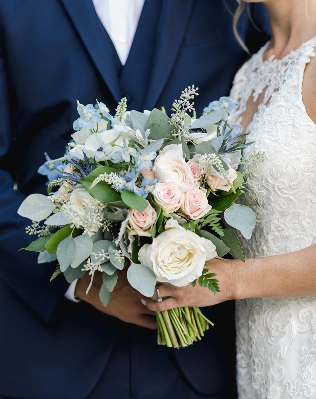 Some gorgeous pops of pastels for the start of Spring! 🌸💙

Photography | @lisamimsphoto
Venue | @barrenridgevineyards
Planning | @karissacoffeyevents
Catering | @countrycupboardcatering
Rentals | @mseventscville 
Cake Maker | @dreamnbutrcream