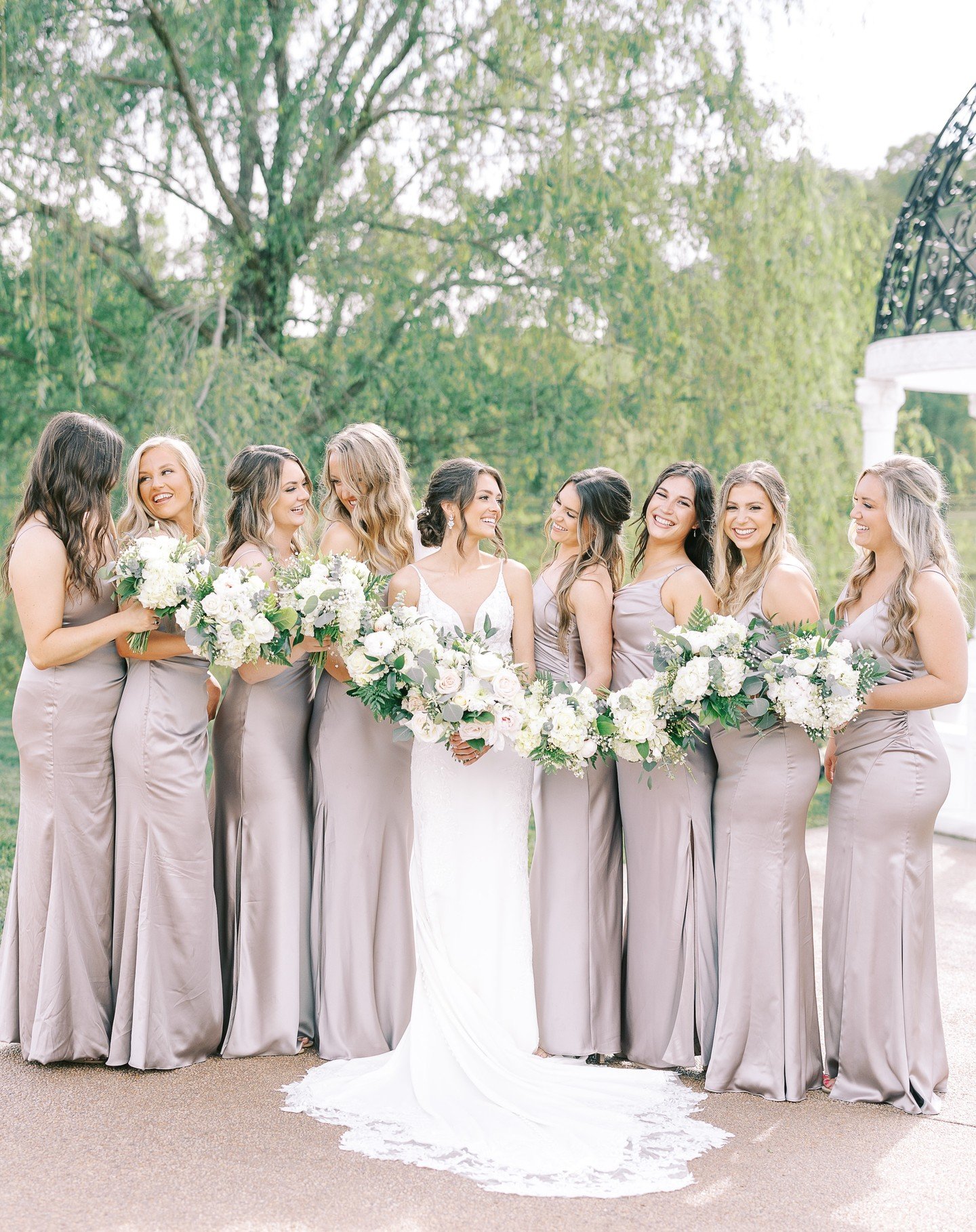 Happy International Women's Day! ♡ Don't know what we'd do without all the incredible women in our lives! 🤍

Photography | @sarahbottaphotography
Planning | @karissacoffeyevents
Venue | @mountidafarm 
Catering | @hmcatering
Rentals | @mseventscville